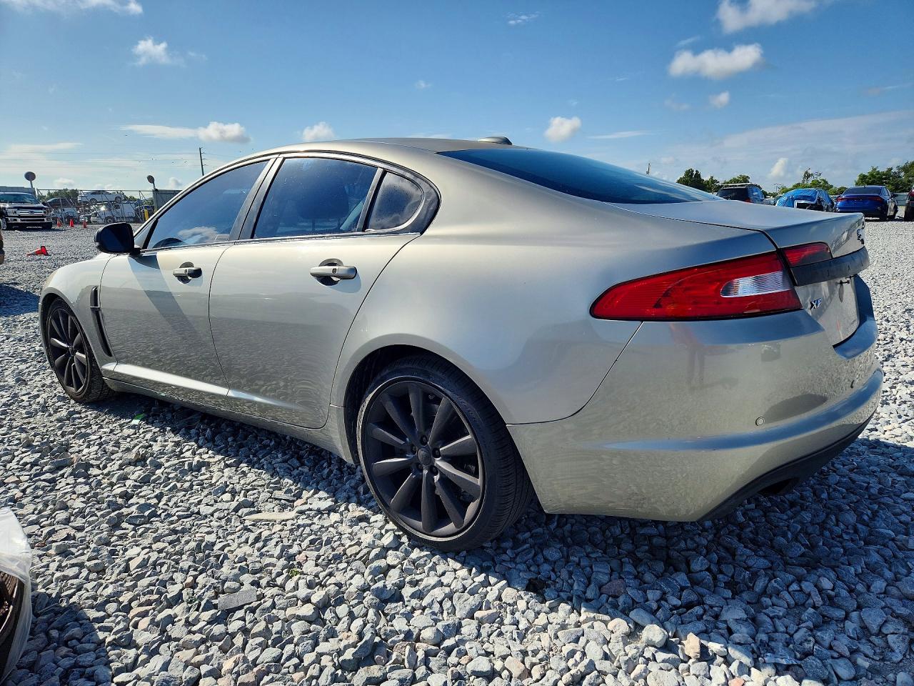 2011 Jaguar Xf Premium Silver vin: SAJWA0GB8BLS18379
