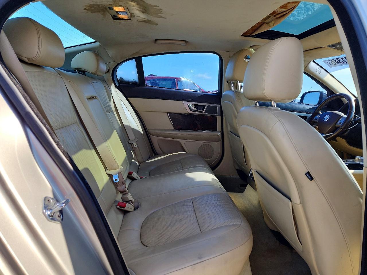 2011 Jaguar Xf Premium Silver vin: SAJWA0GB8BLS18379