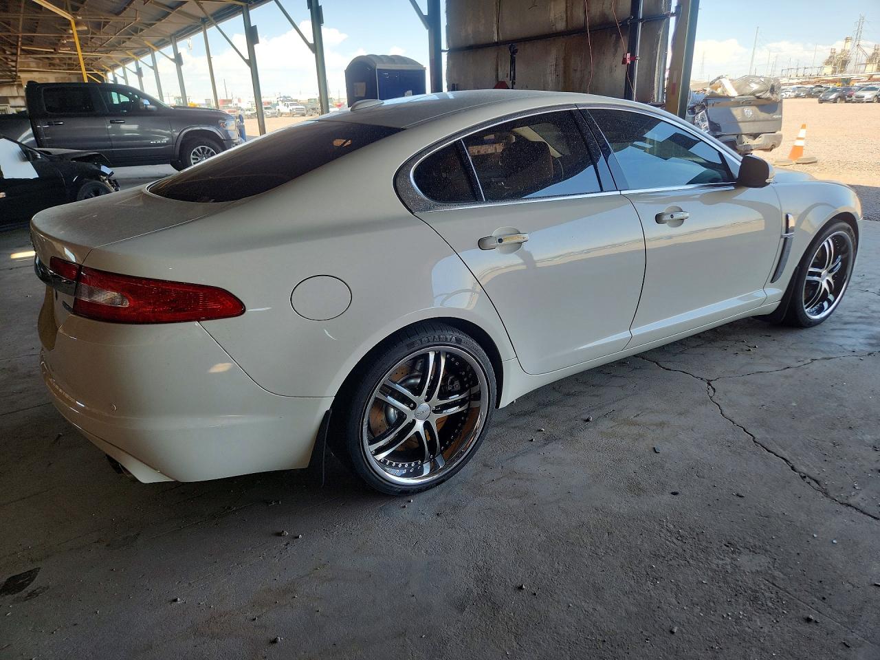 2010 Jaguar Xf Supercharged White vin: SAJWA0HE8AMR65207
