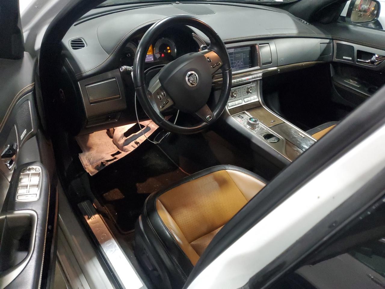 2011 Jaguar Xf R White vin: SAJWA0JC1BMS08613