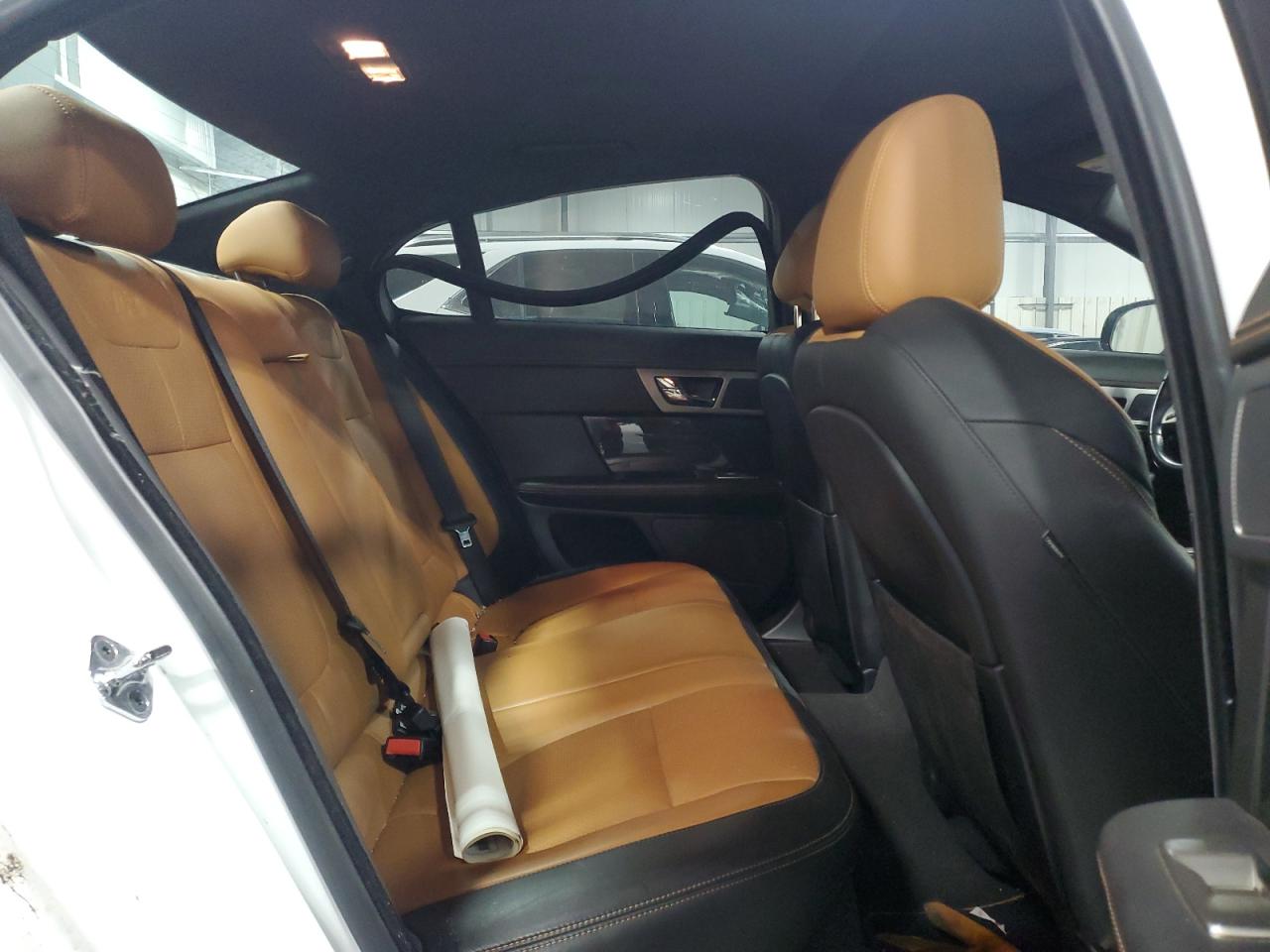 2011 Jaguar Xf R White vin: SAJWA0JC1BMS08613