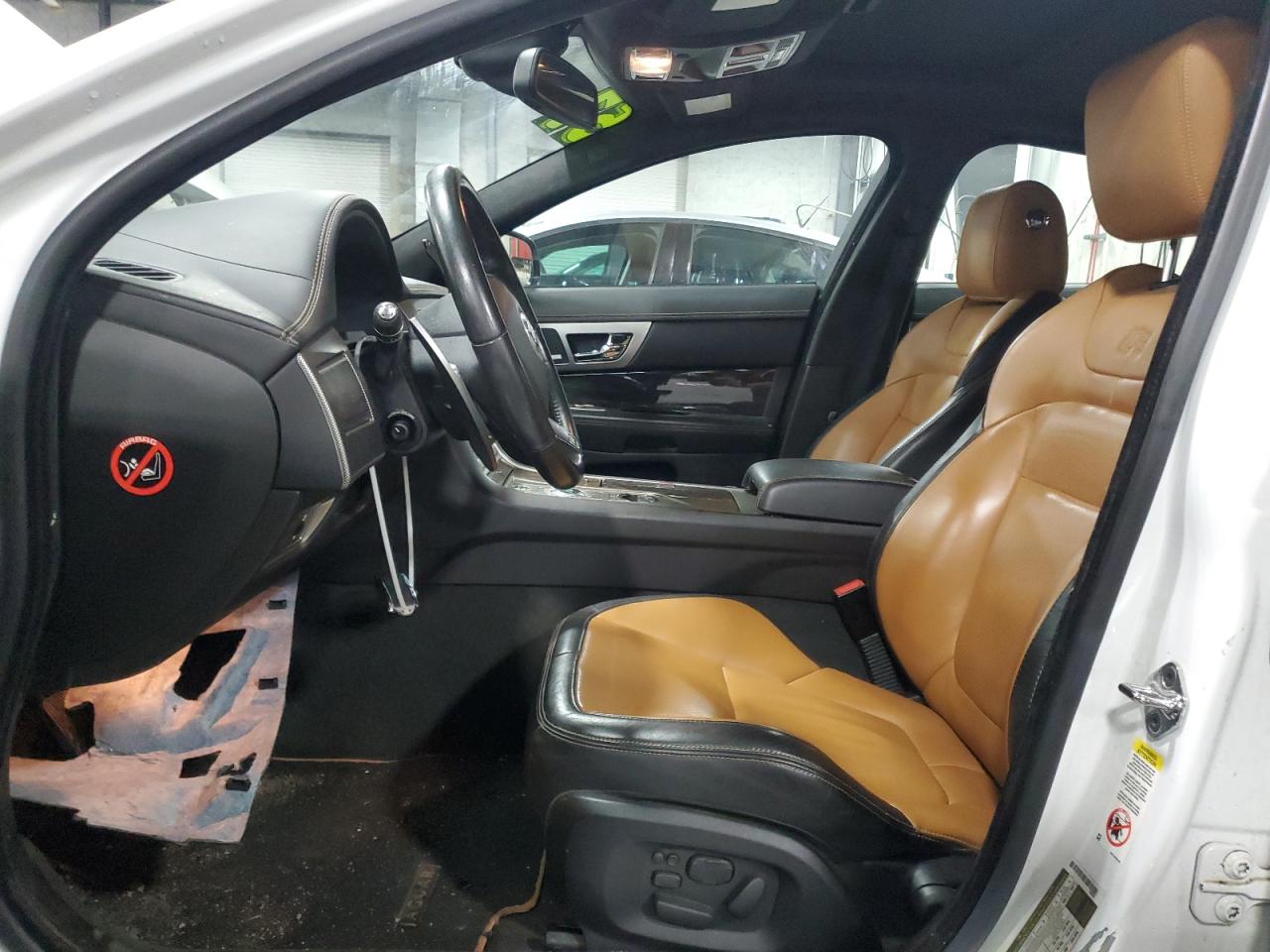 2011 Jaguar Xf R White vin: SAJWA0JC1BMS08613