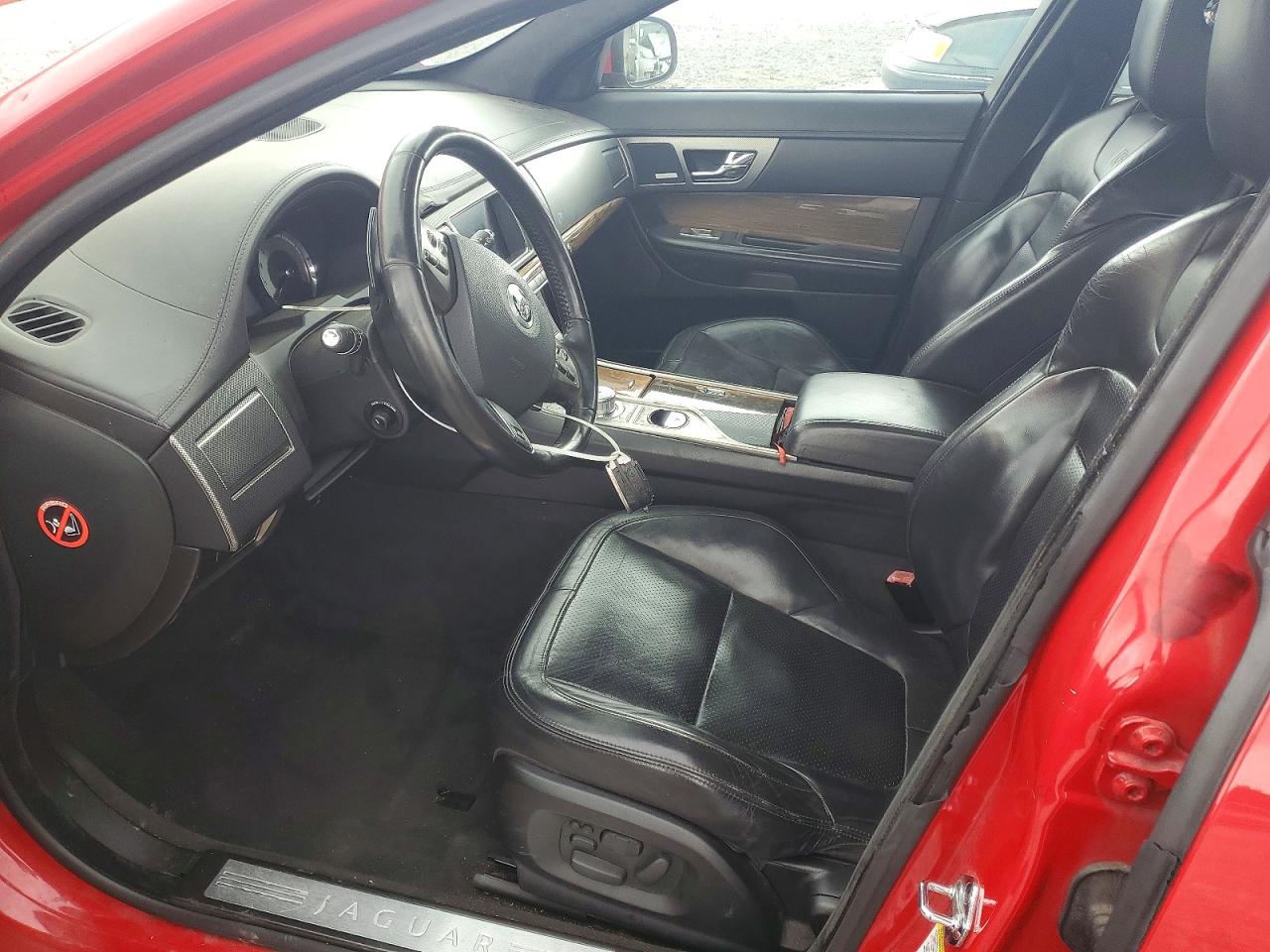 2011 Jaguar Xf R Red vin: SAJWA0JC5BMR95582