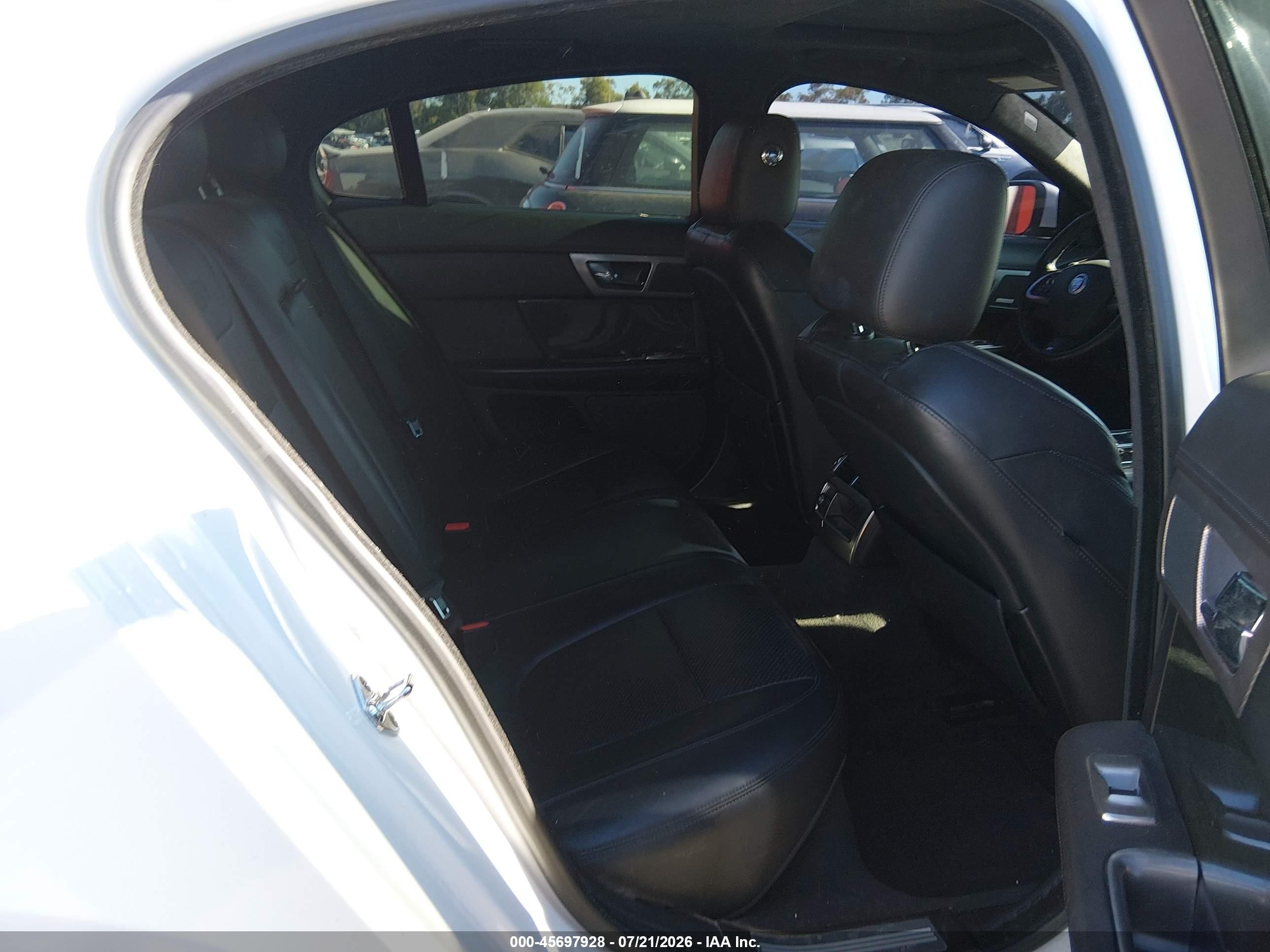 2012 Jaguar Xf Xfr White vin: SAJWA0JCXCMS38839