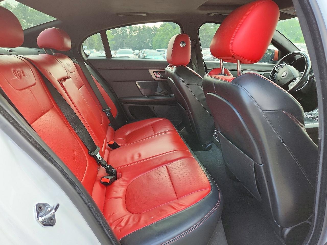 2014 Jaguar Xf R White vin: SAJWA0JHXEMU12701