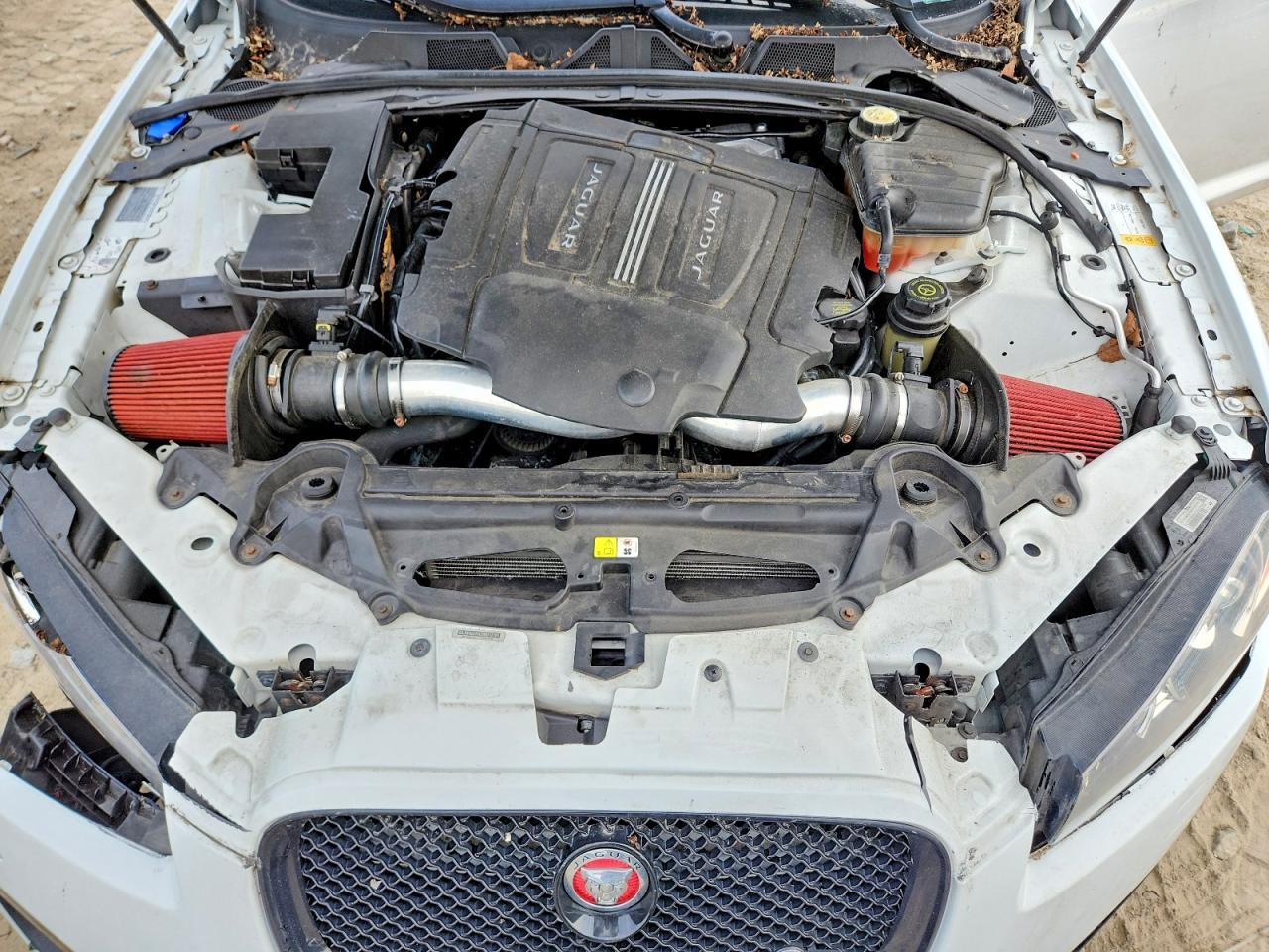 2014 Jaguar Xf R White vin: SAJWA0JHXEMU12701