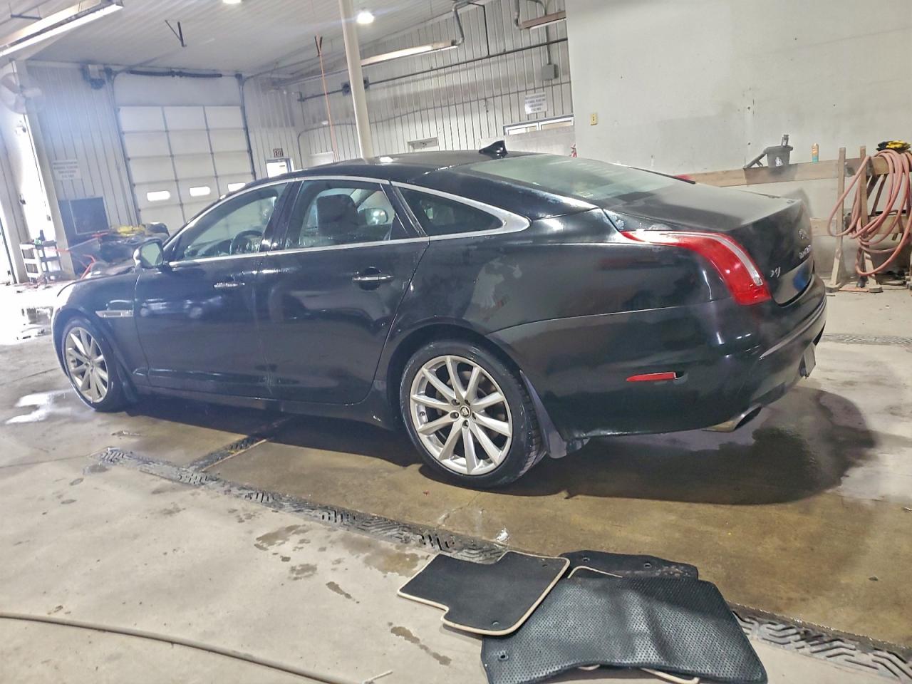 2013 Jaguar Xj Black vin: SAJWA1C71D8V41251