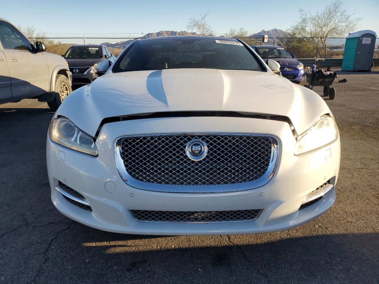 2013 Jaguar Xj White vin: SAJWA1C72D8V39766
