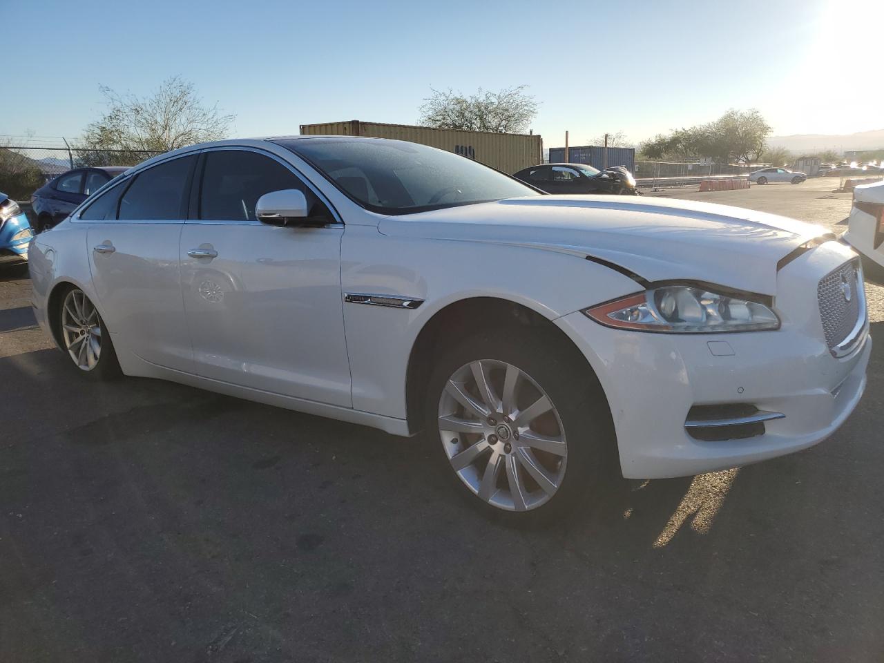 2013 Jaguar Xj White vin: SAJWA1C72D8V39766
