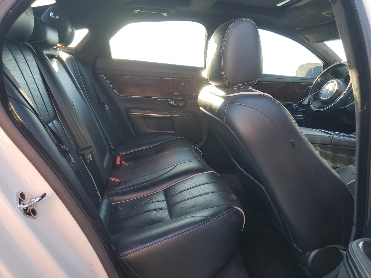 2013 Jaguar Xj White vin: SAJWA1C72D8V39766
