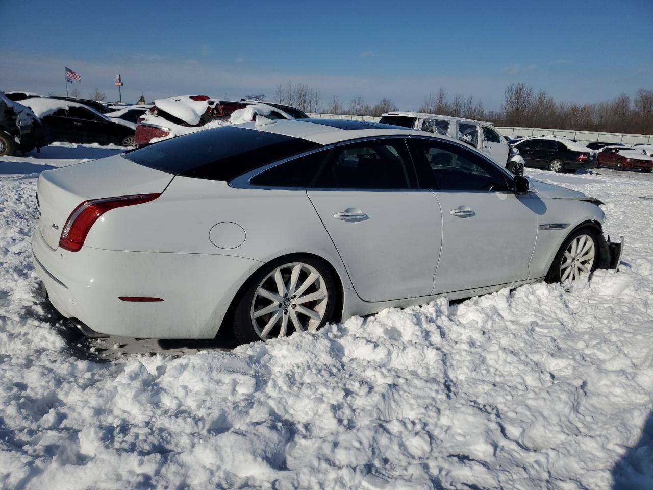 2013 Jaguar Xj White vin: SAJWA1C72D8V40156