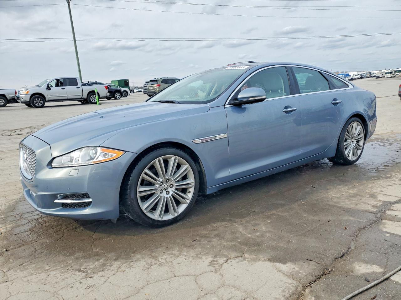 2013 Jaguar Xj Синий vin: SAJWA1C73D8V53854