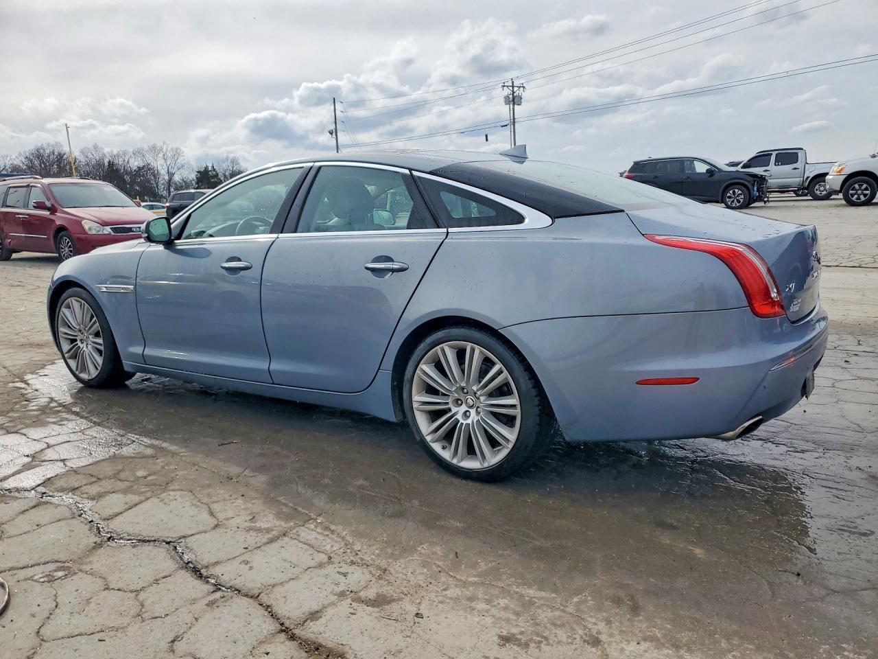 2013 Jaguar Xj Синий vin: SAJWA1C73D8V53854