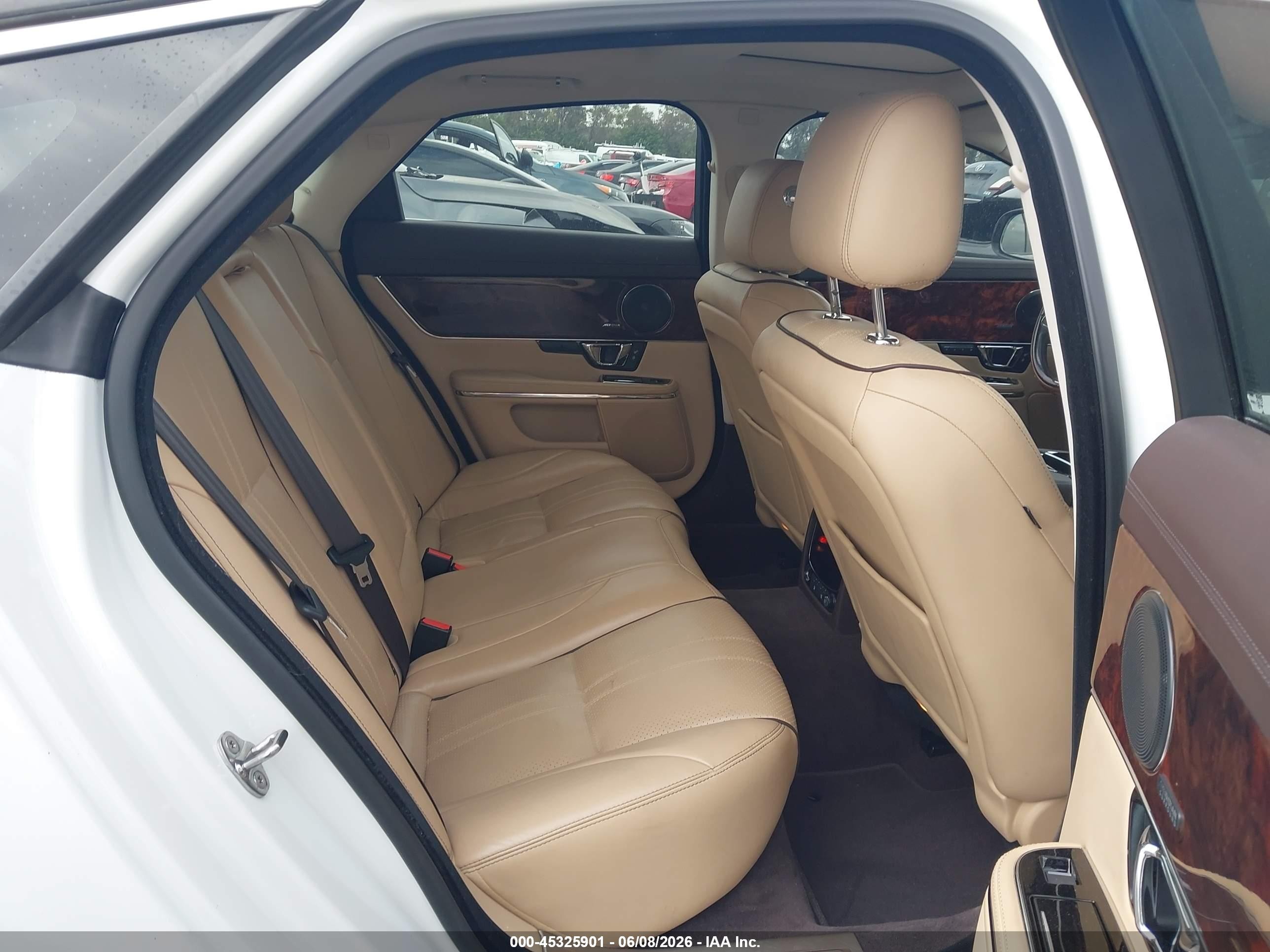 2017 Jaguar Xj R-sport White vin: SAJWA1C73H8W12309