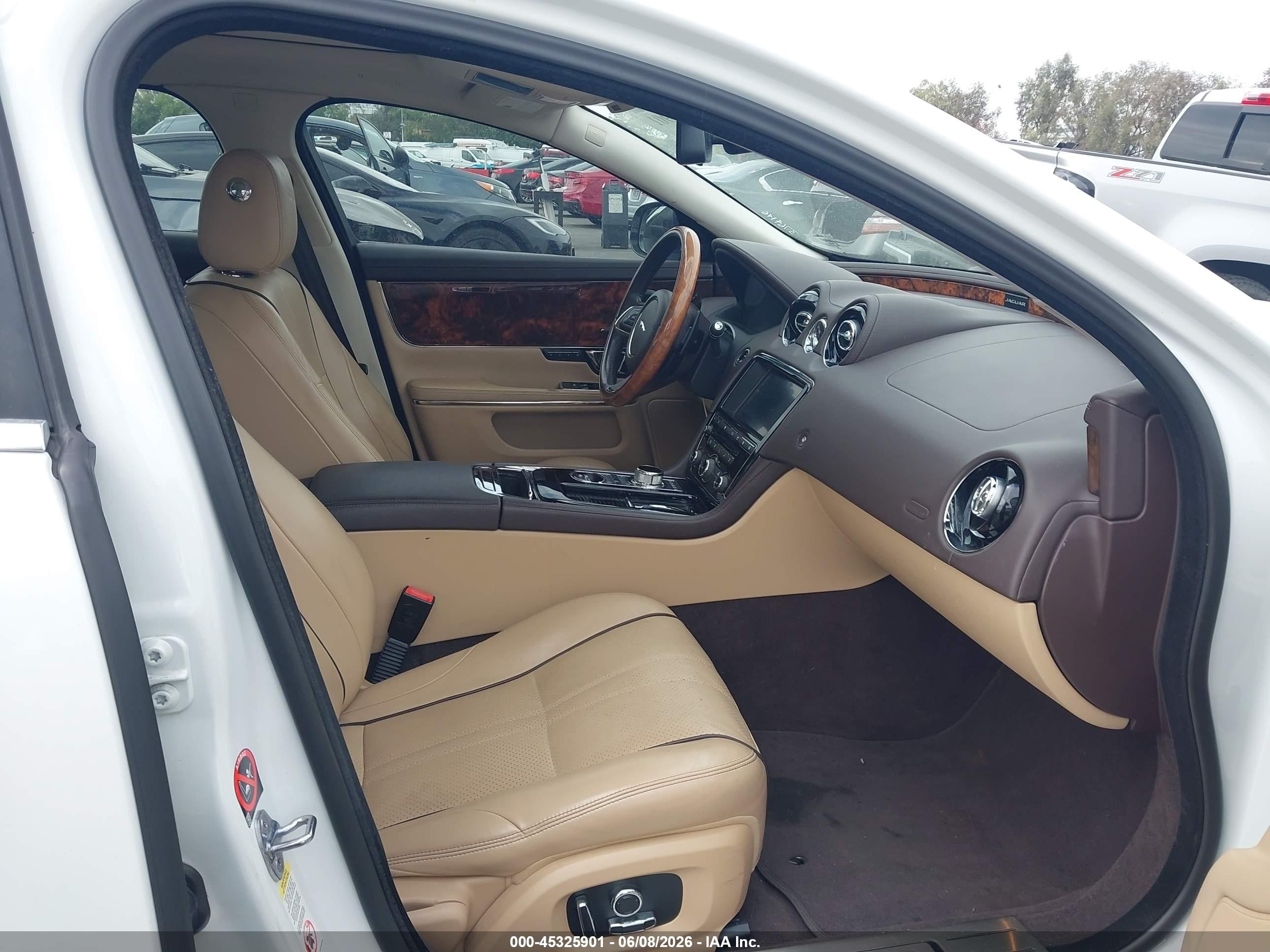 2017 Jaguar Xj R-sport White vin: SAJWA1C73H8W12309