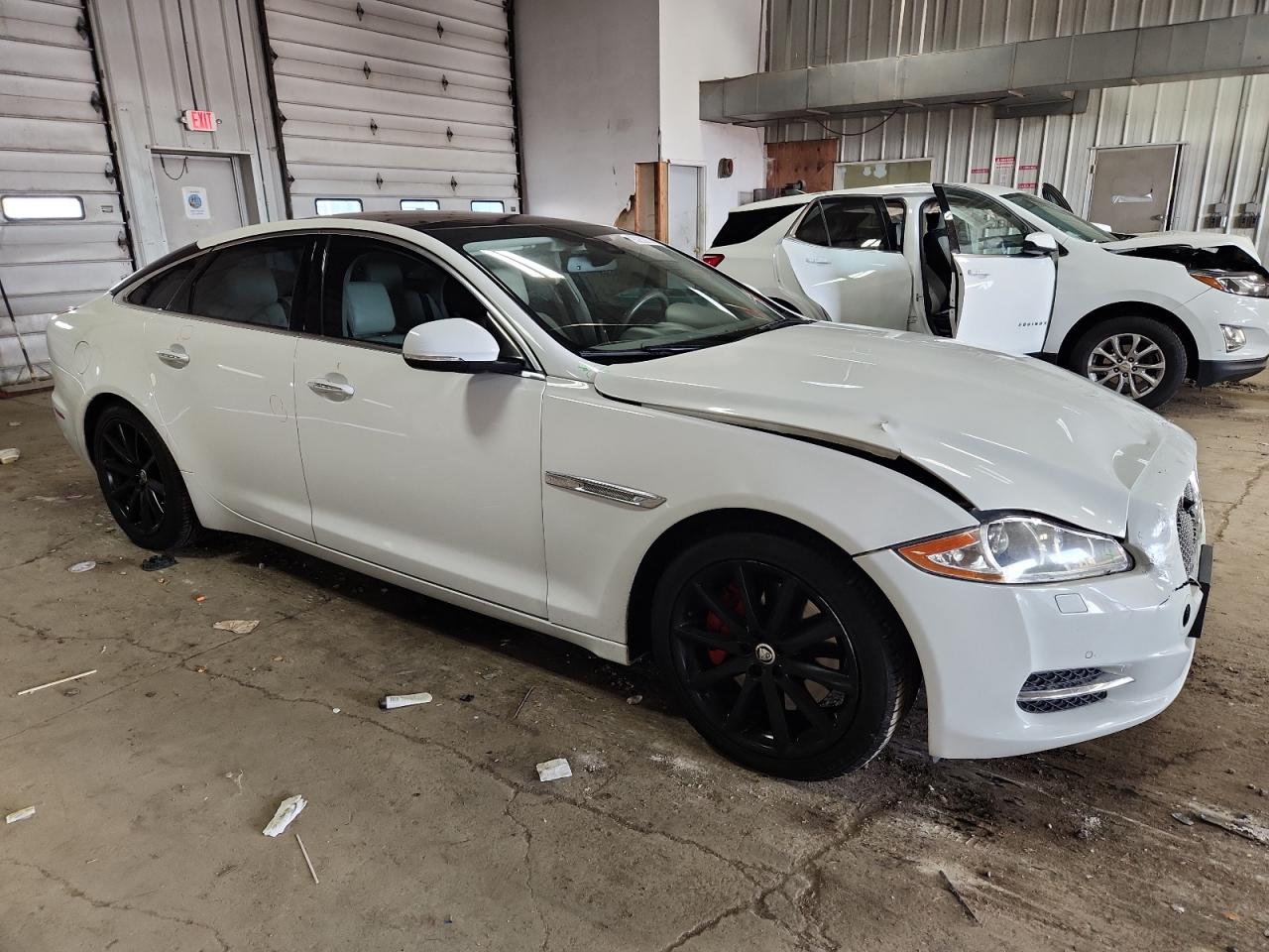 2013 Jaguar Xj White vin: SAJWA1C74D8V40837