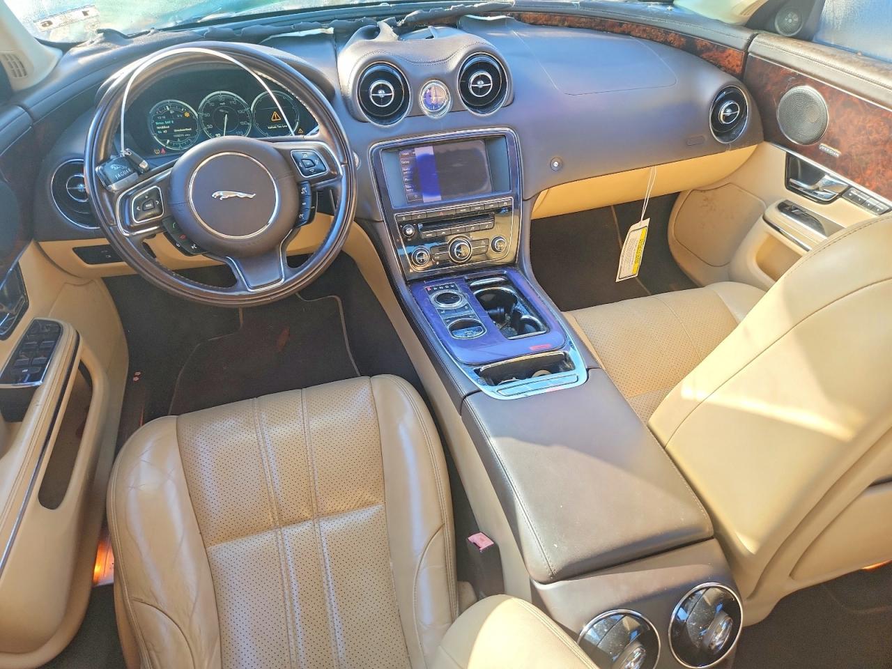 2013 Jaguar Xj Silver vin: SAJWA1C74D8V41812