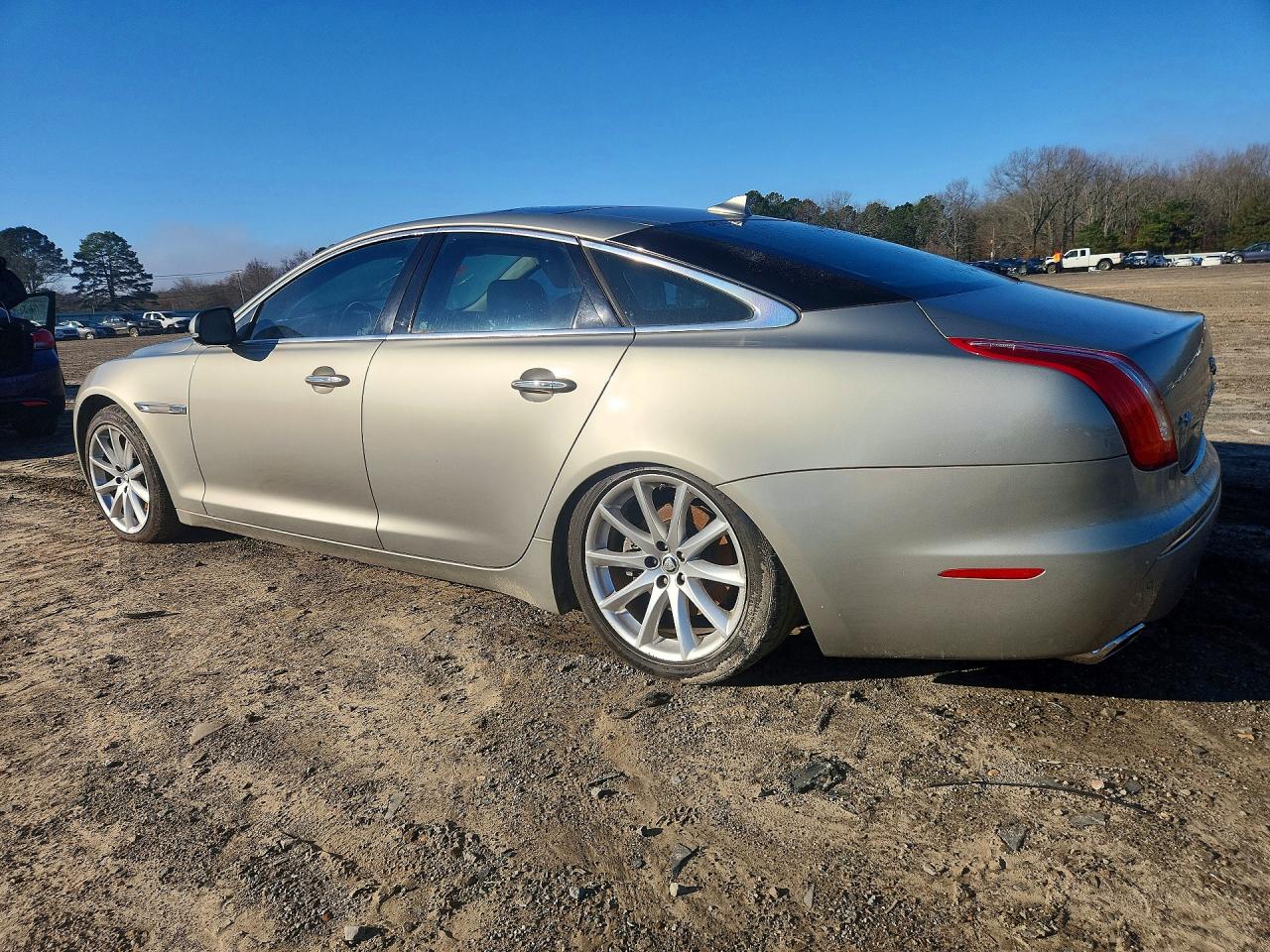 2013 Jaguar Xj Silver vin: SAJWA1C74D8V41812