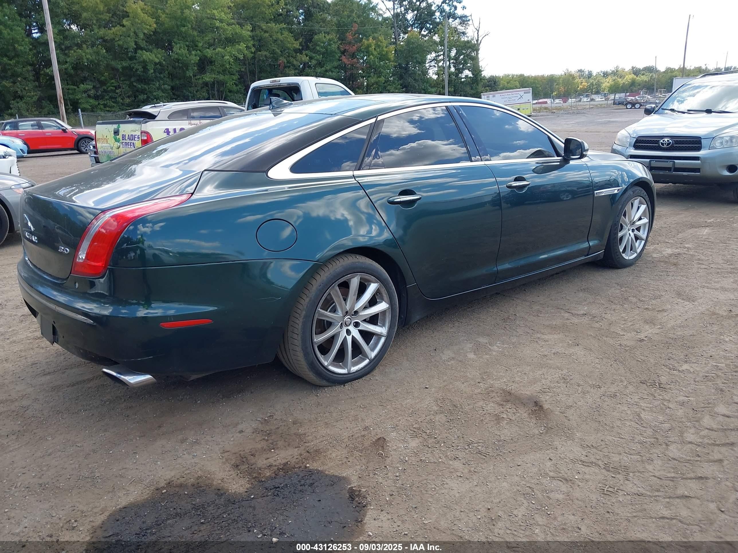 2013 Jaguar Xj   Green vin: SAJWA1C75D8V41124