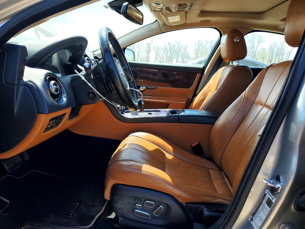 2013 Jaguar Xj Silver vin: SAJWA1C75D8V43553