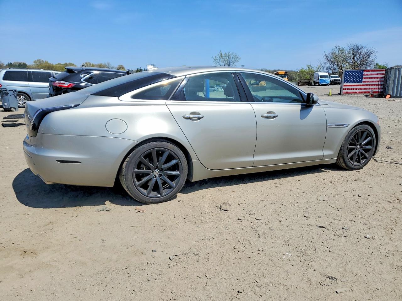 2013 Jaguar Xj Silver vin: SAJWA1C75D8V43553