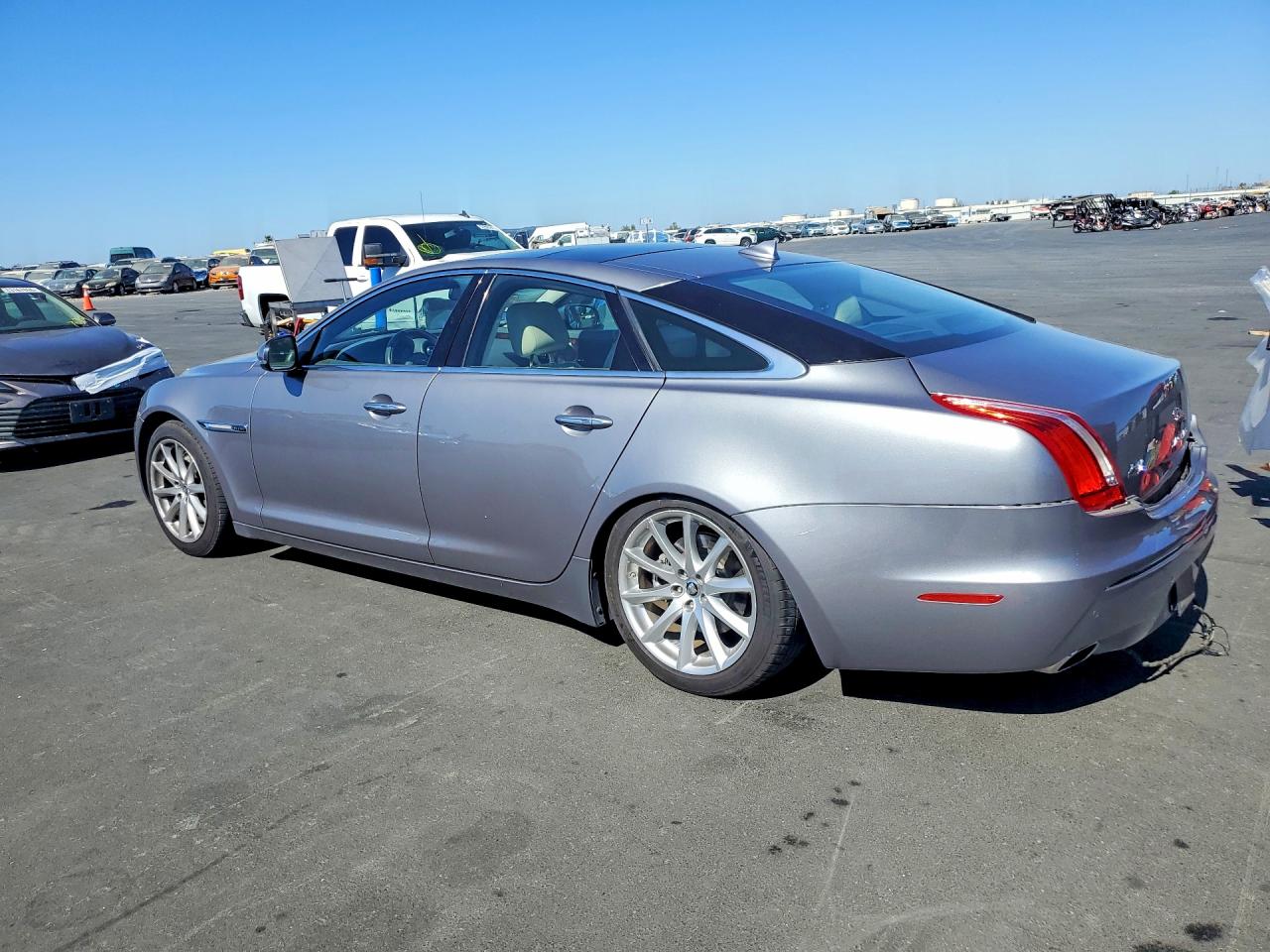 2013 Jaguar Xj Gray vin: SAJWA1C77D8V39505
