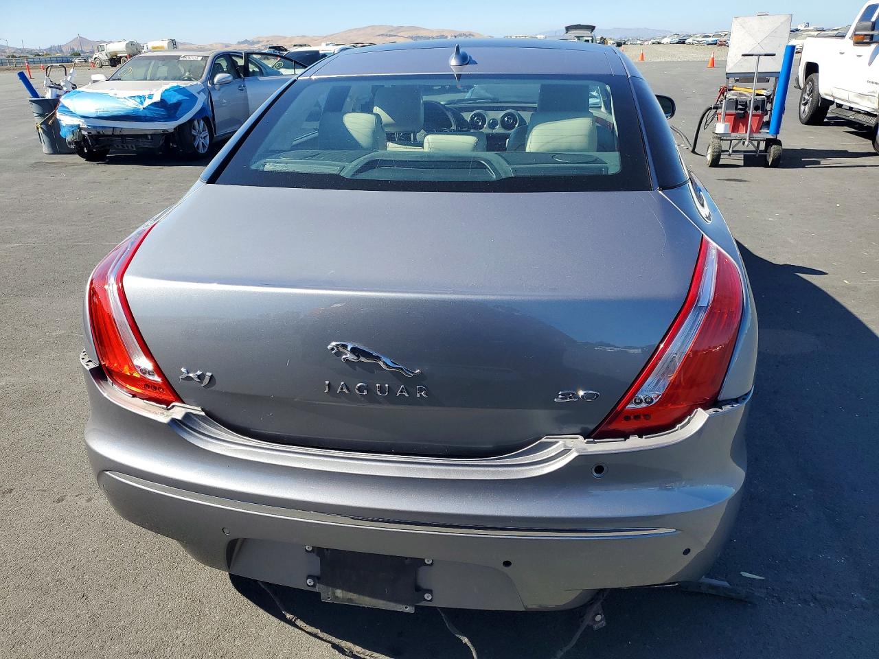 2013 Jaguar Xj Gray vin: SAJWA1C77D8V39505