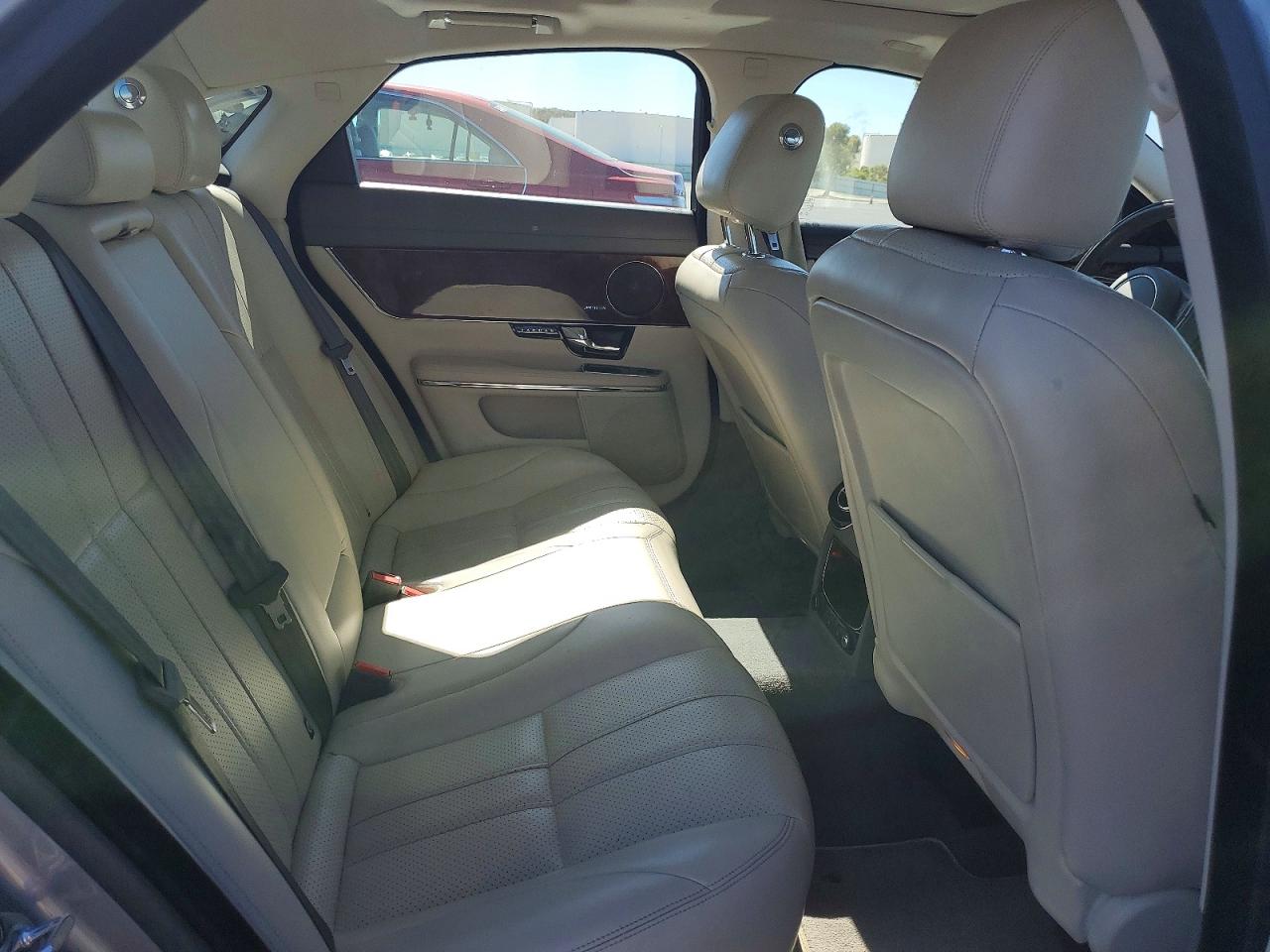 2013 Jaguar Xj Gray vin: SAJWA1C77D8V39505