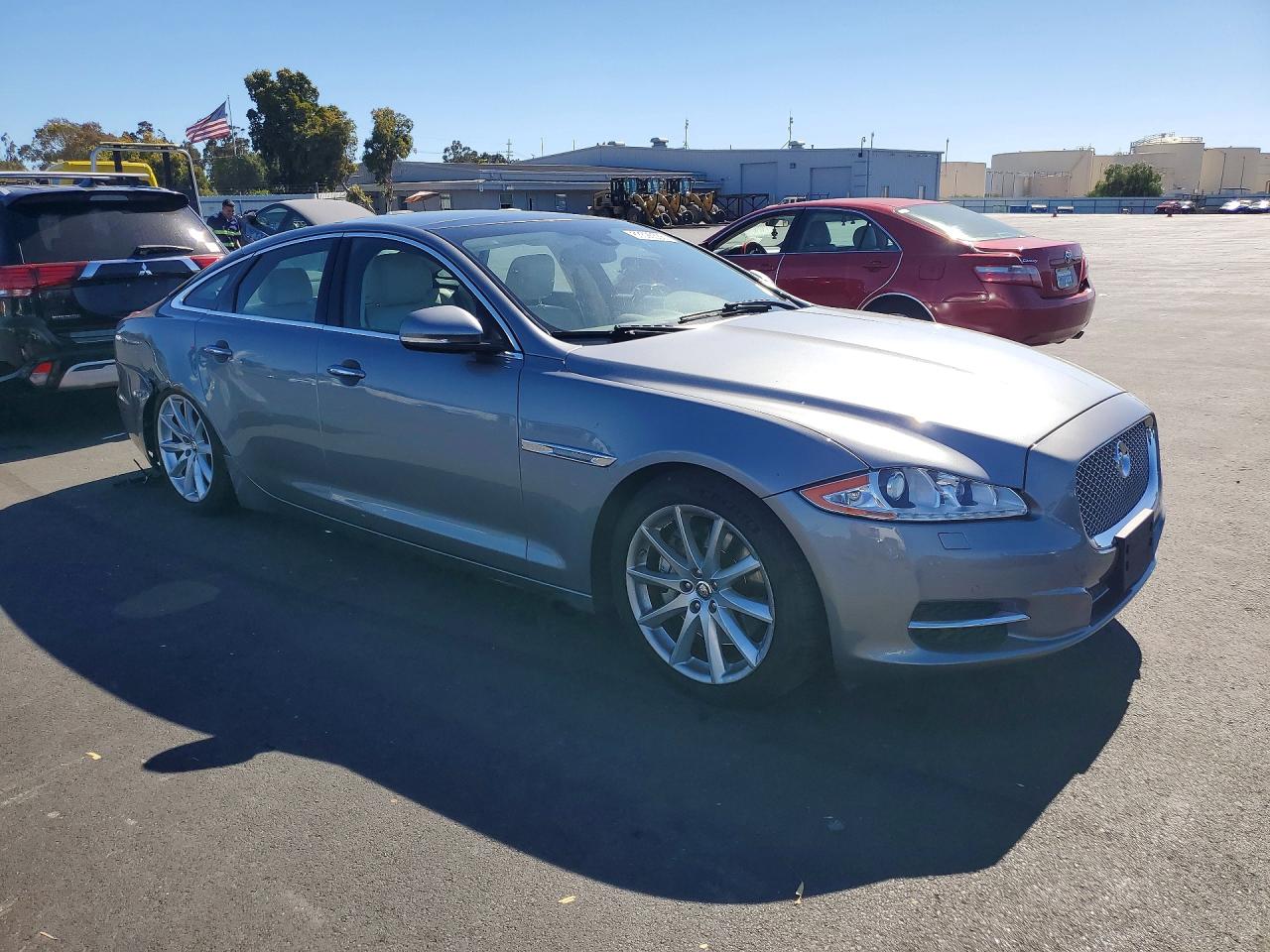2013 Jaguar Xj Gray vin: SAJWA1C77D8V39505