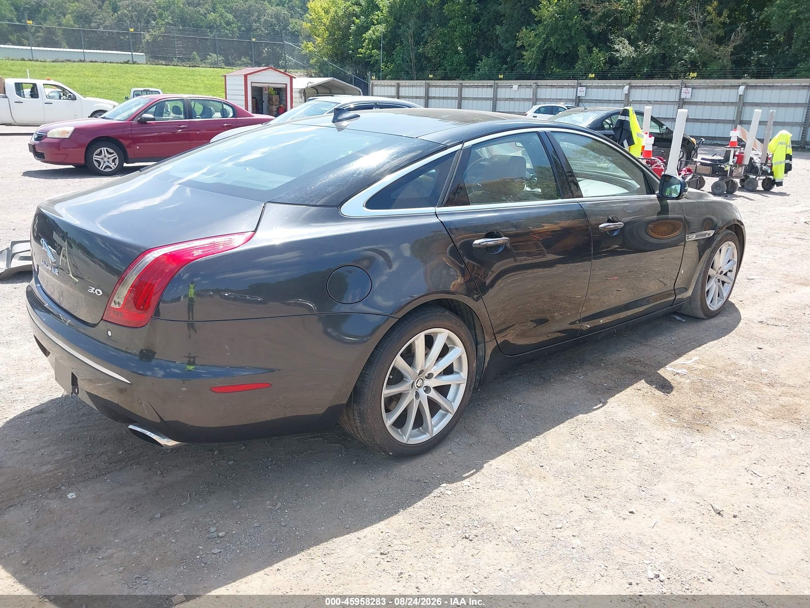 2013 Jaguar Xj   Gray vin: SAJWA1C77D8V40010