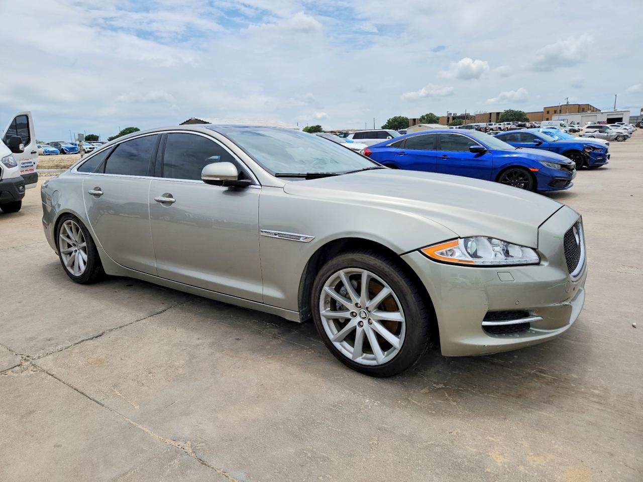 2013 Jaguar Xj Gray vin: SAJWA1C77D8V56952