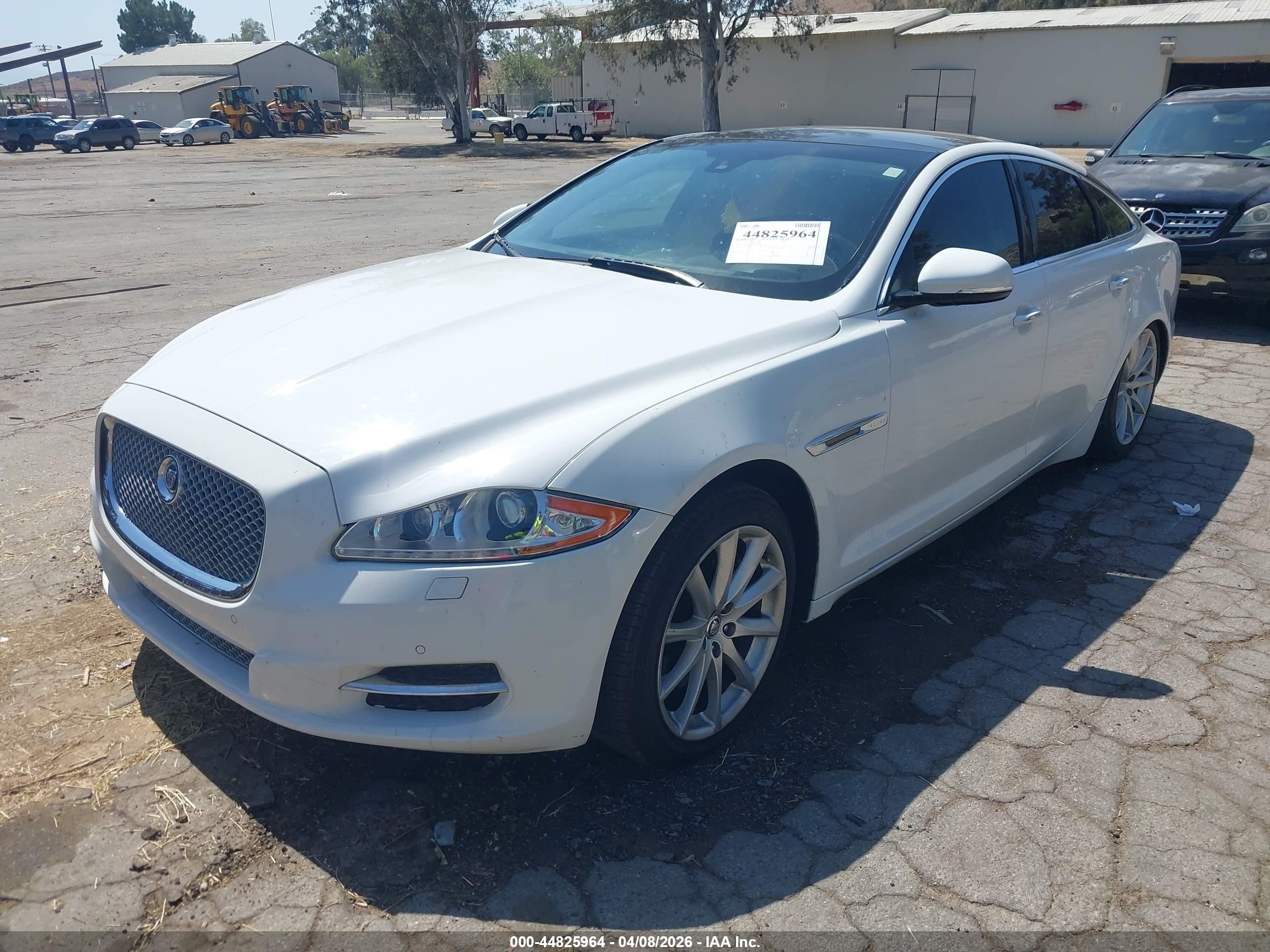 2013 Jaguar Xj White vin: SAJWA1C78D8V56538