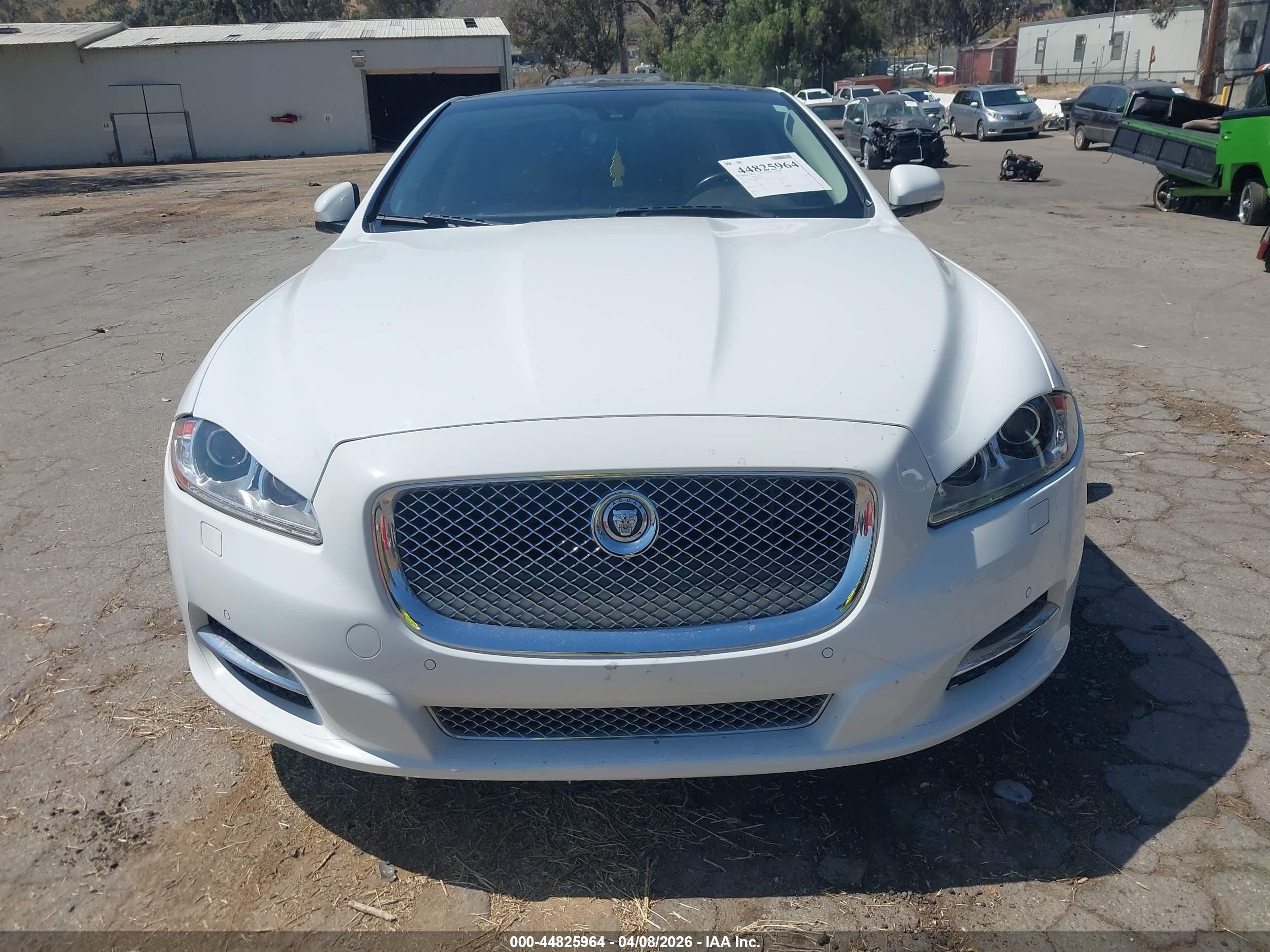 2013 Jaguar Xj White vin: SAJWA1C78D8V56538