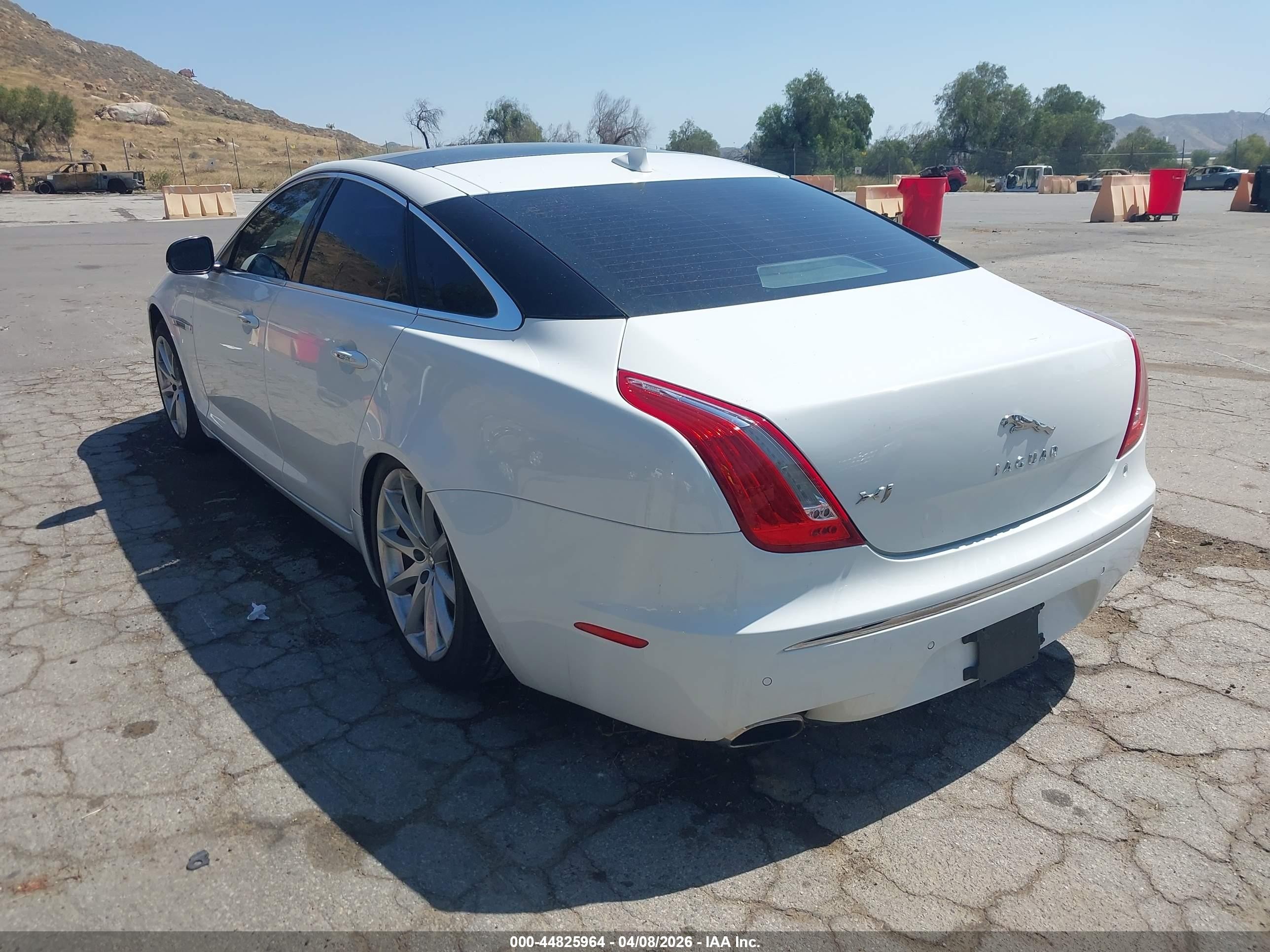 2013 Jaguar Xj White vin: SAJWA1C78D8V56538
