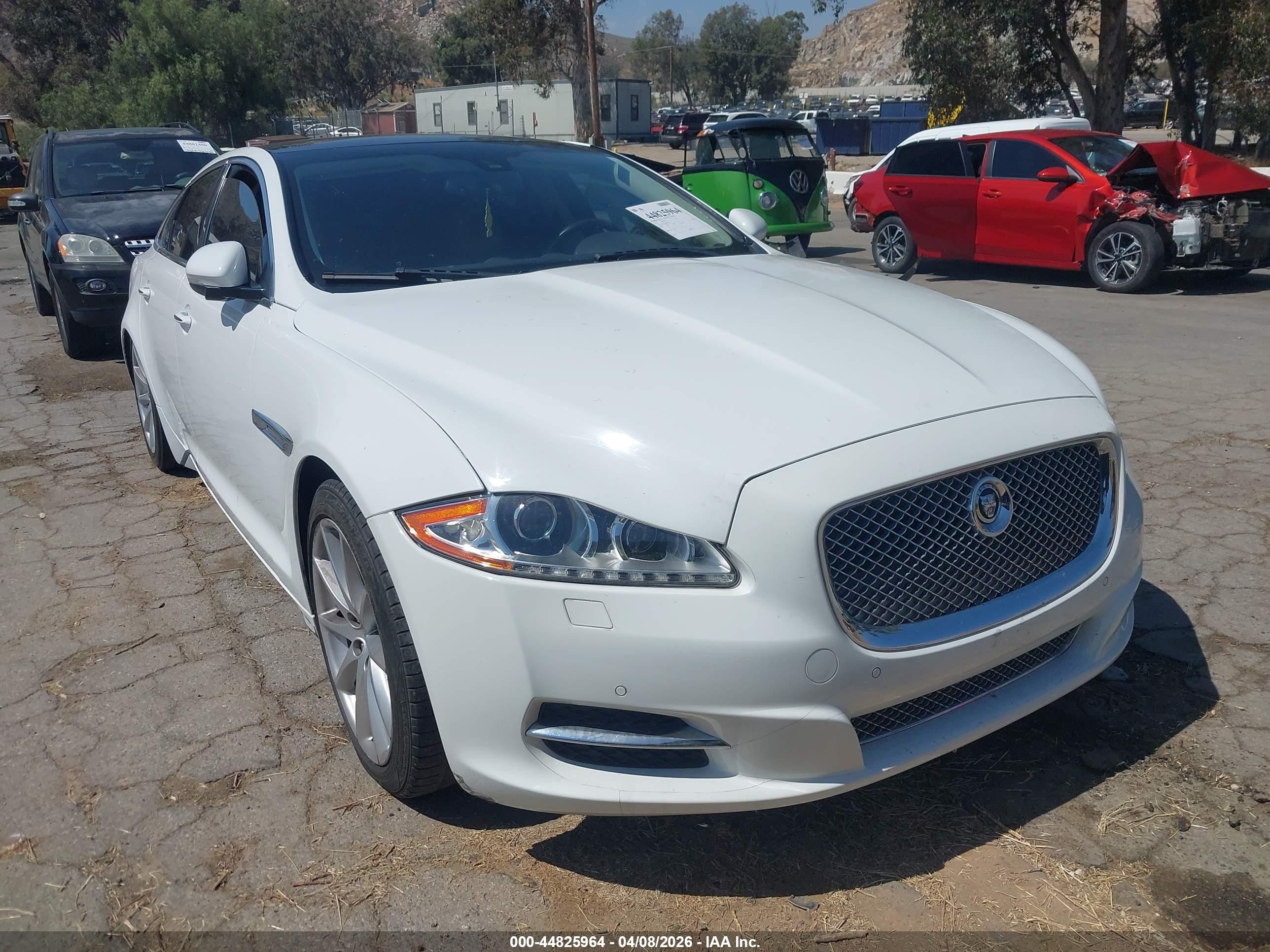 2013 Jaguar Xj White vin: SAJWA1C78D8V56538