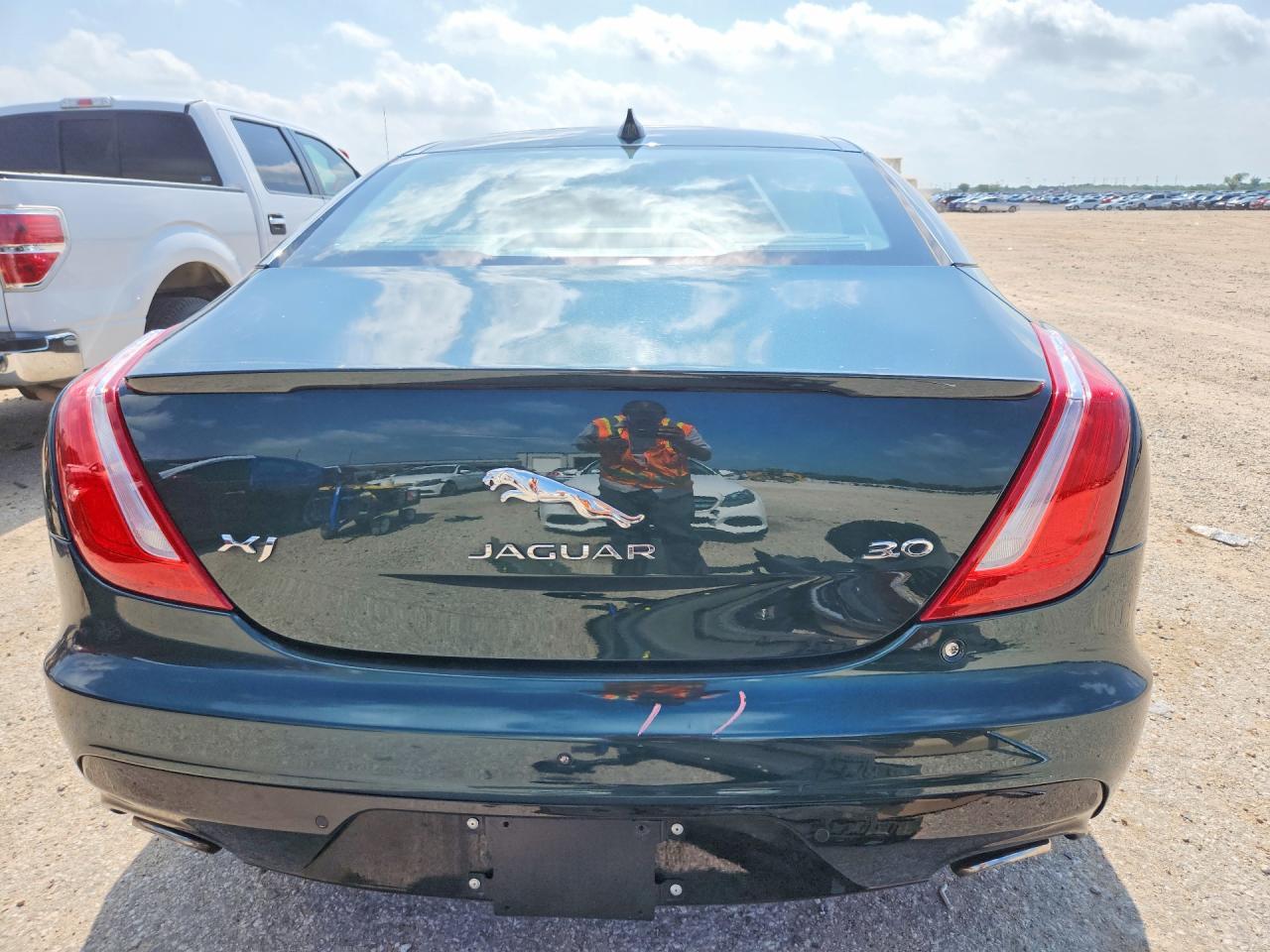 2019 Jaguar Xj R - Sport Green vin: SAJWA1C78K8W19456