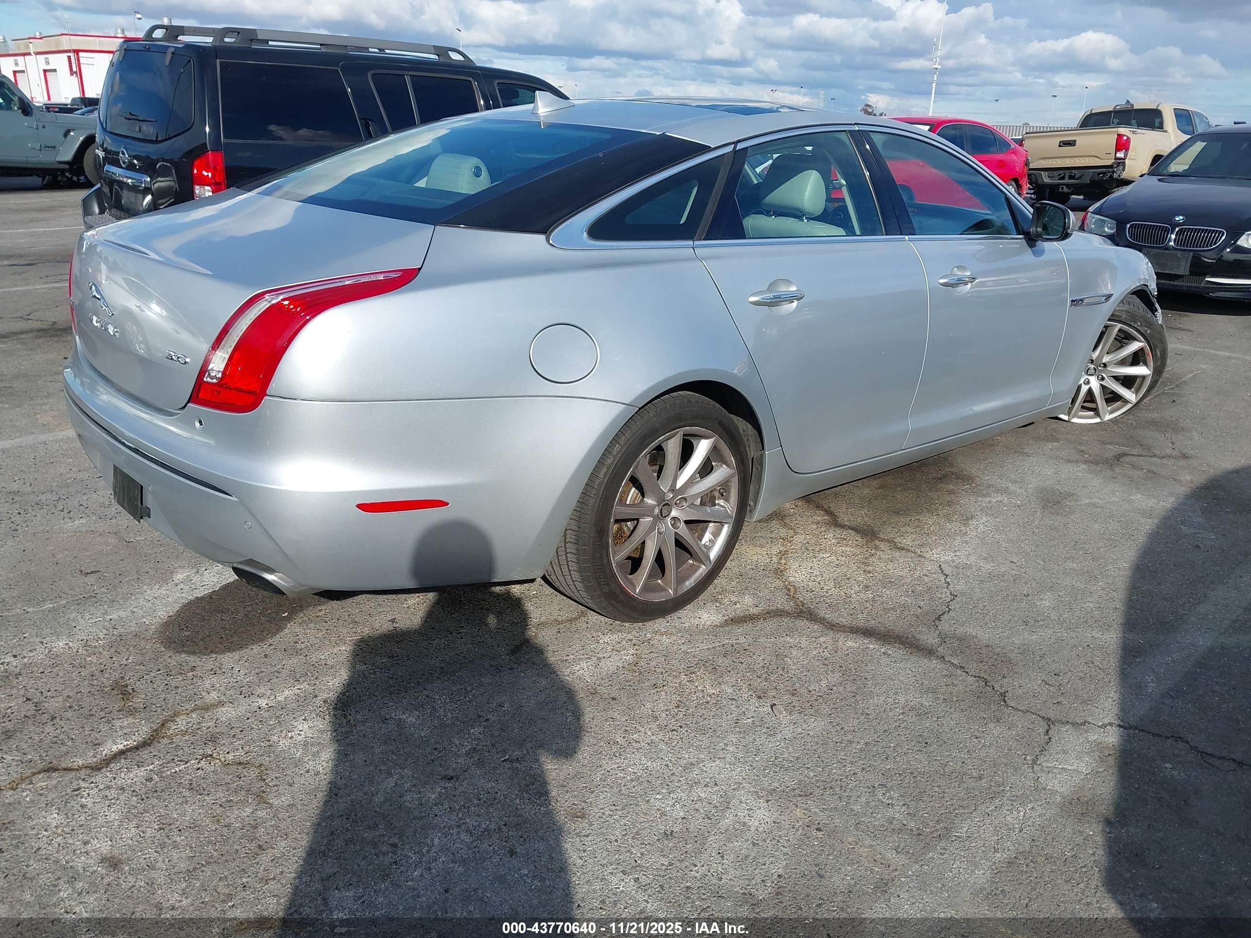 2013 Jaguar Xj   Silver vin: SAJWA1C79D8V57147
