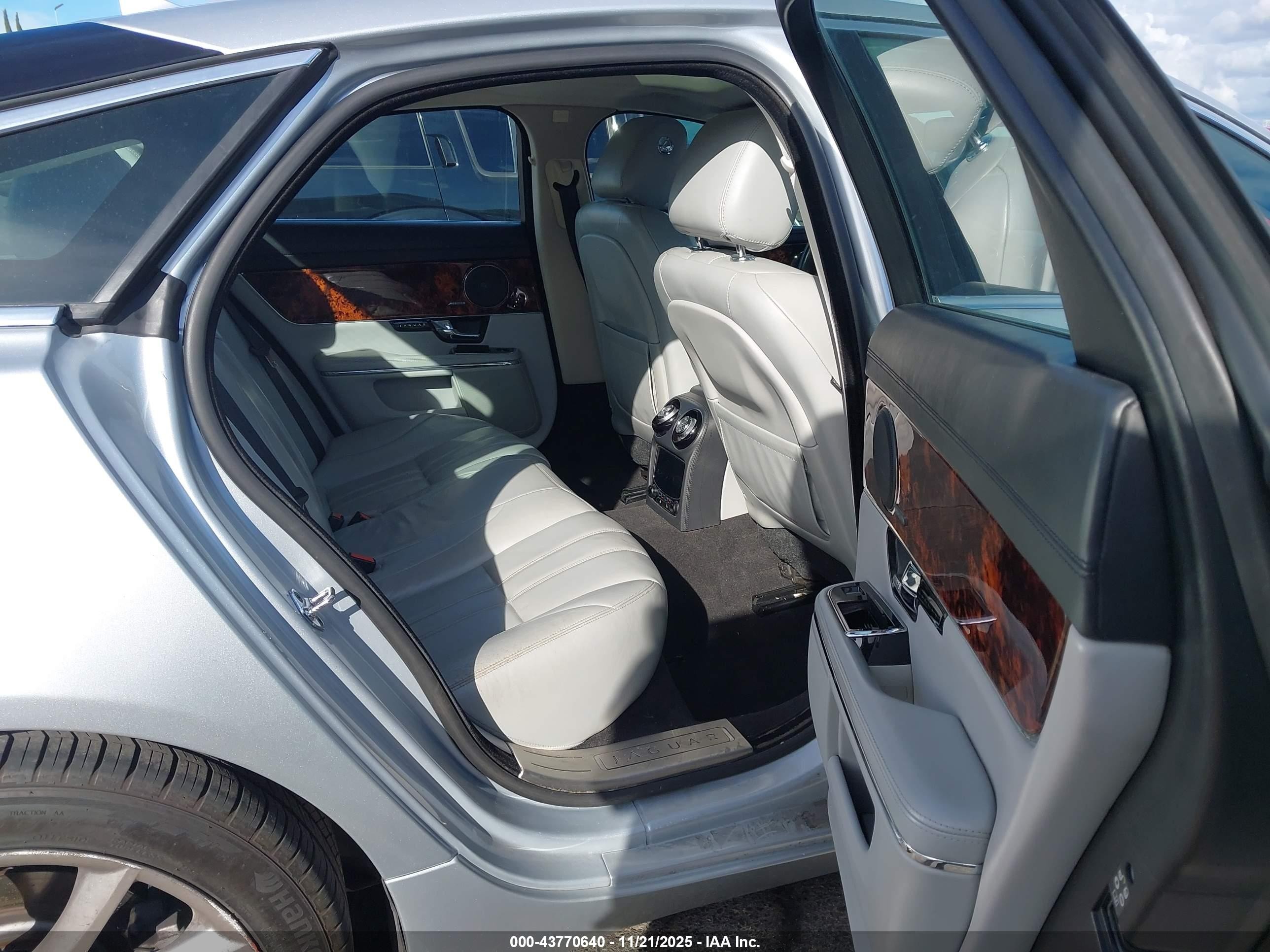 2013 Jaguar Xj   Silver vin: SAJWA1C79D8V57147