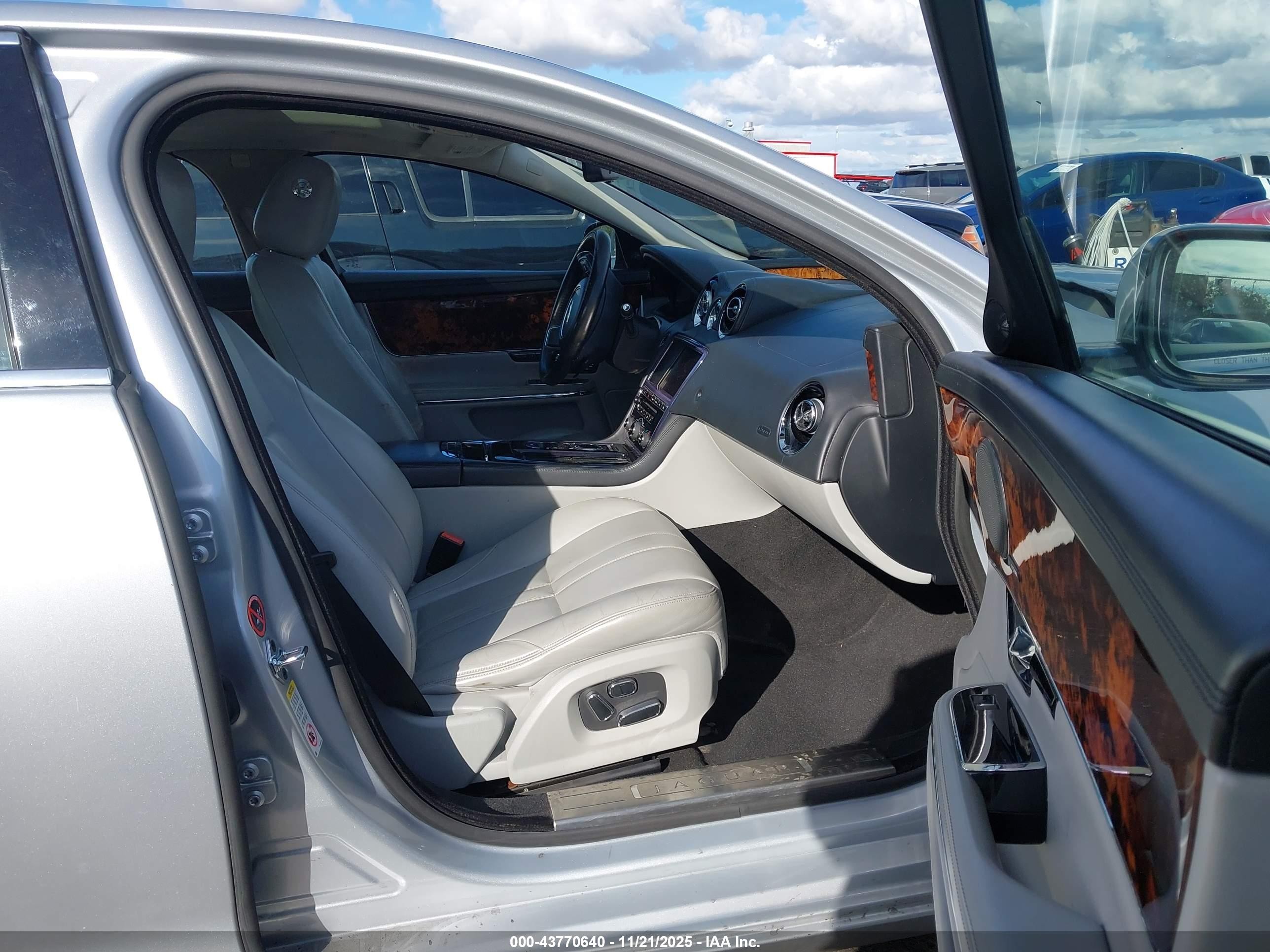 2013 Jaguar Xj   Silver vin: SAJWA1C79D8V57147