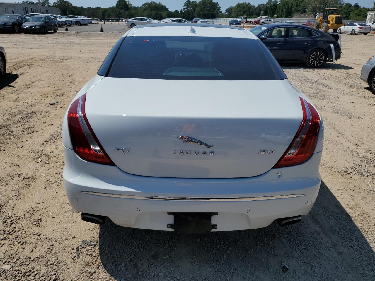 2013 Jaguar Xj White vin: SAJWA1C7XD8V55164