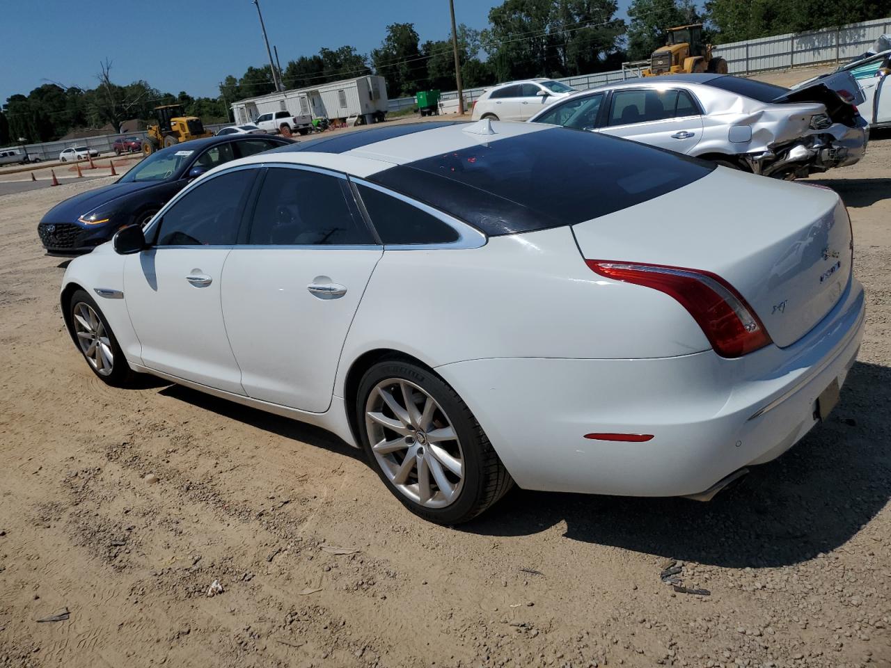 2013 Jaguar Xj White vin: SAJWA1C7XD8V55164