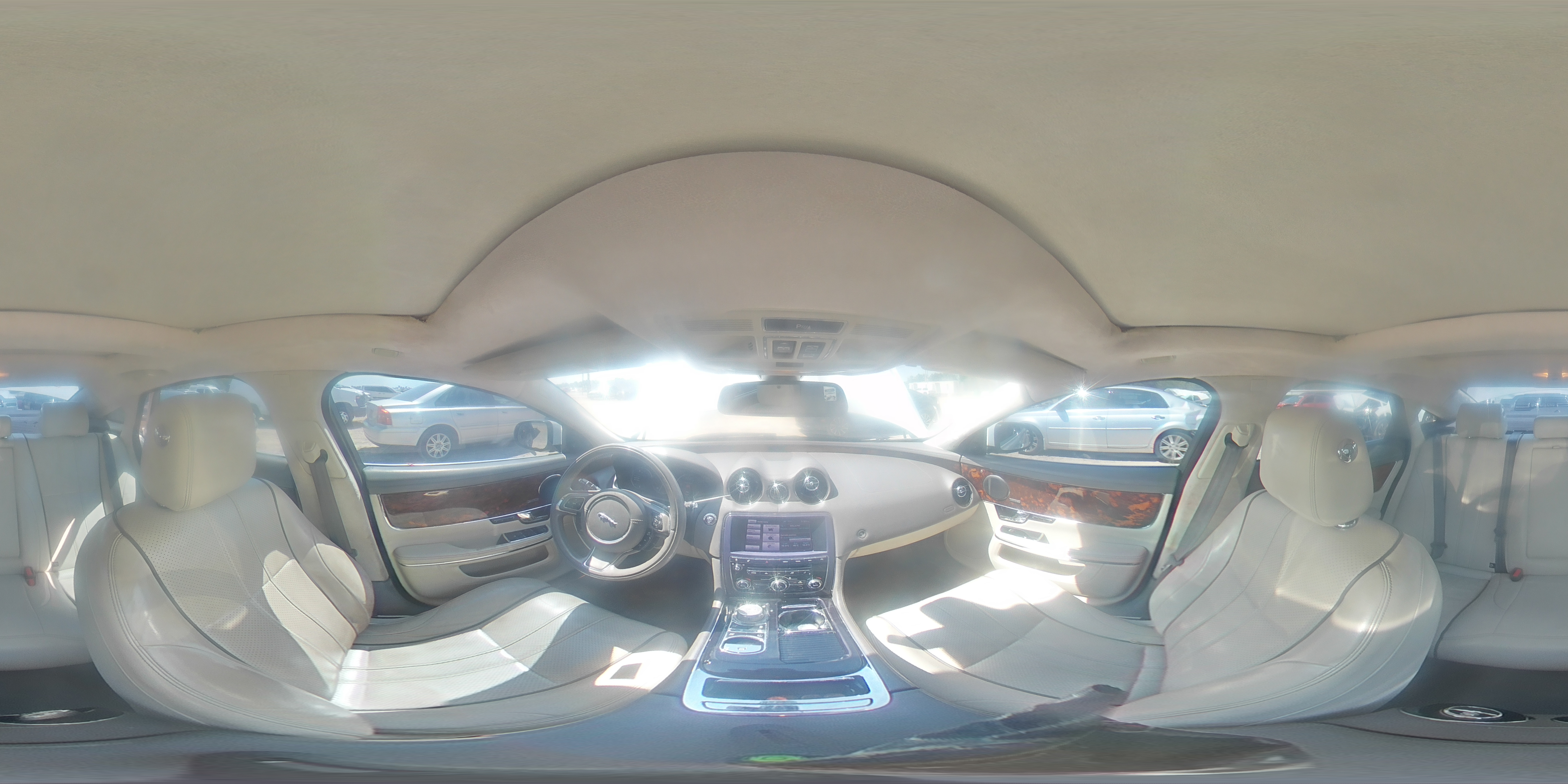 2013 Jaguar Xj White vin: SAJWA1C7XD8V55164