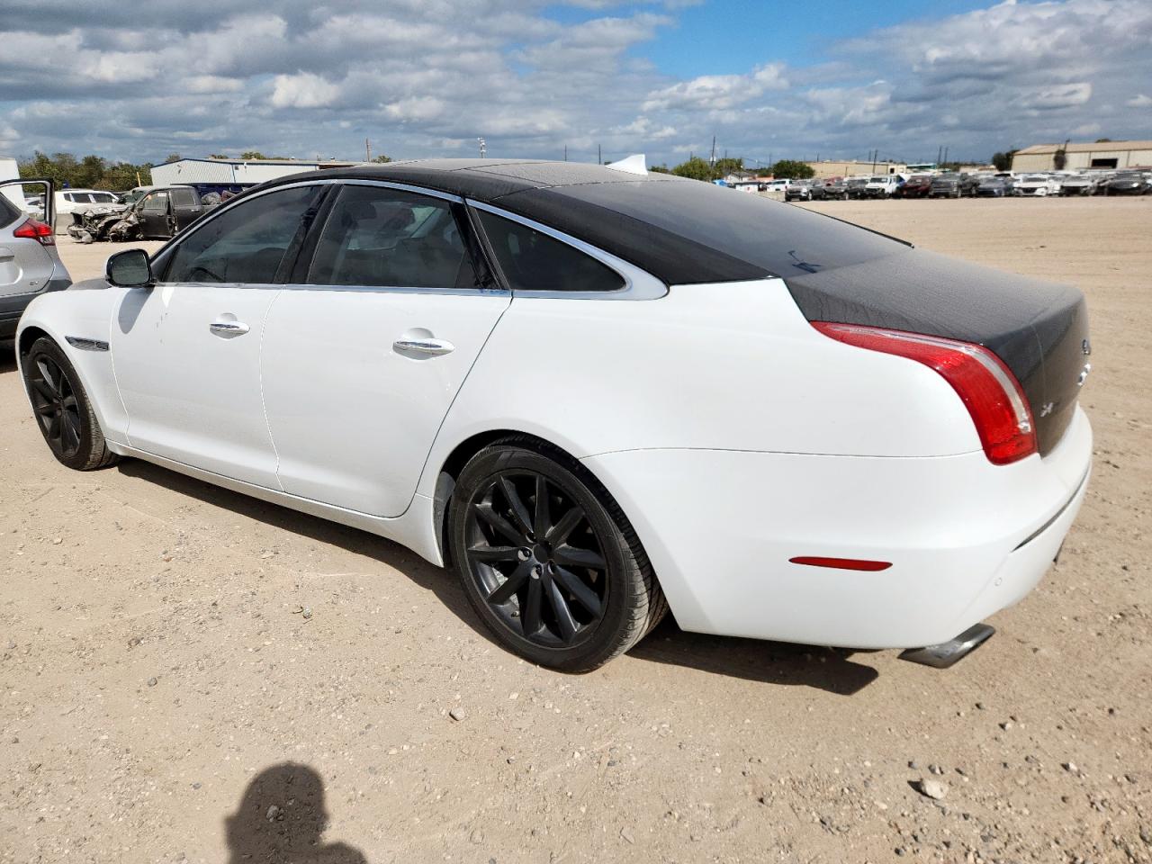 2013 Jaguar Xj White vin: SAJWA1C7XD8V57304