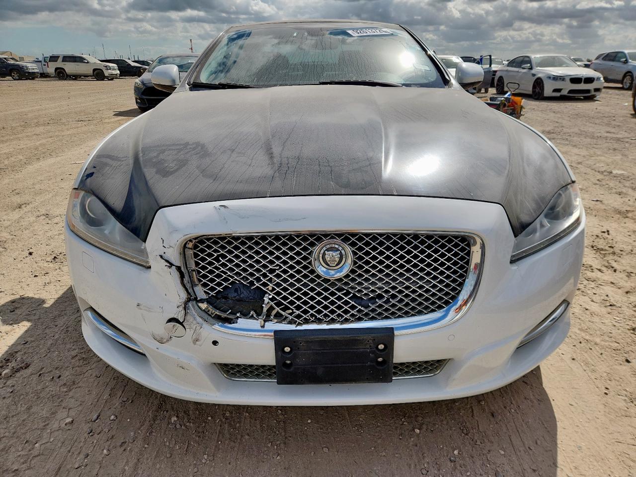 2013 Jaguar Xj White vin: SAJWA1C7XD8V57304