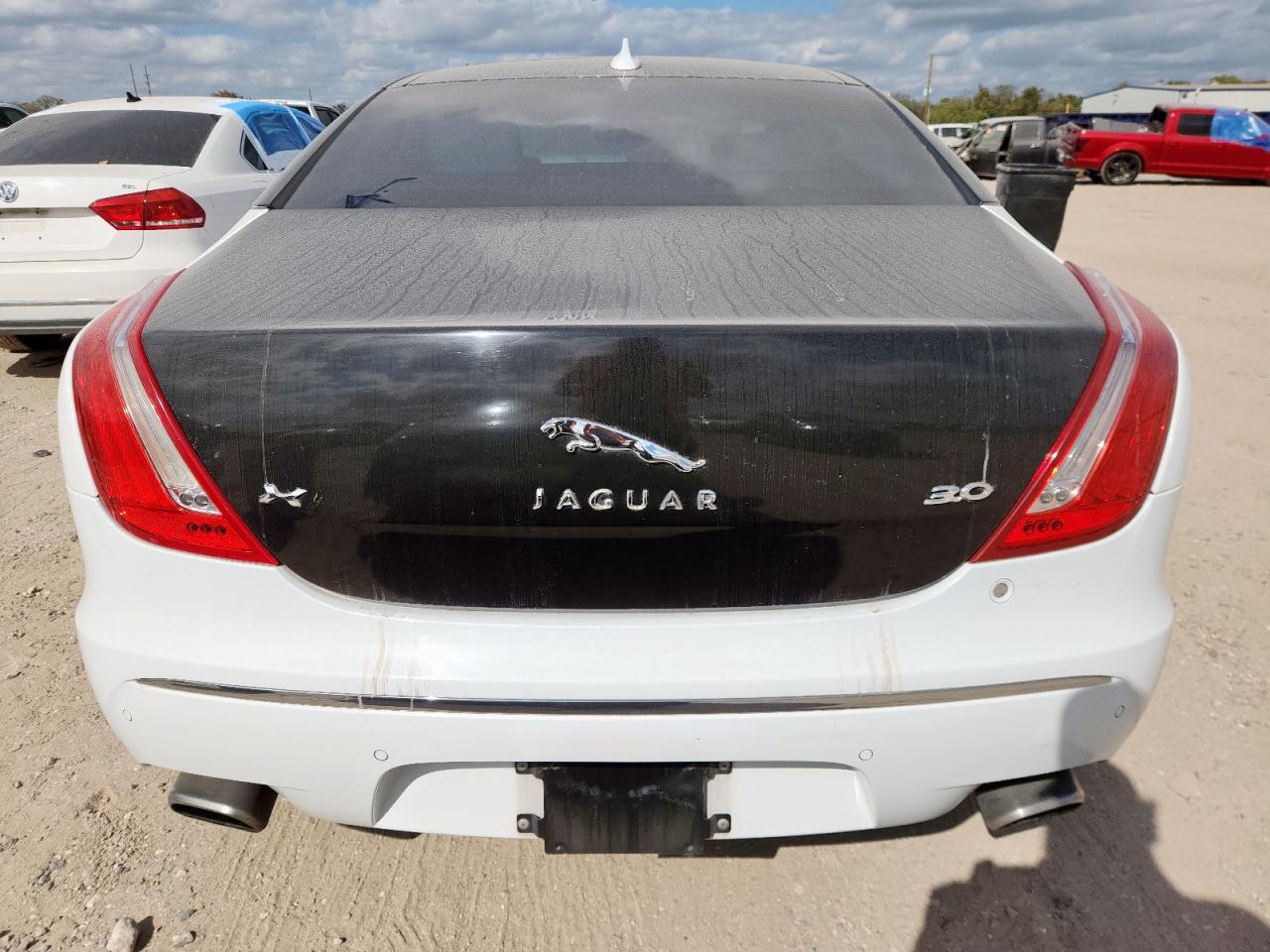 2013 Jaguar Xj White vin: SAJWA1C7XD8V57304