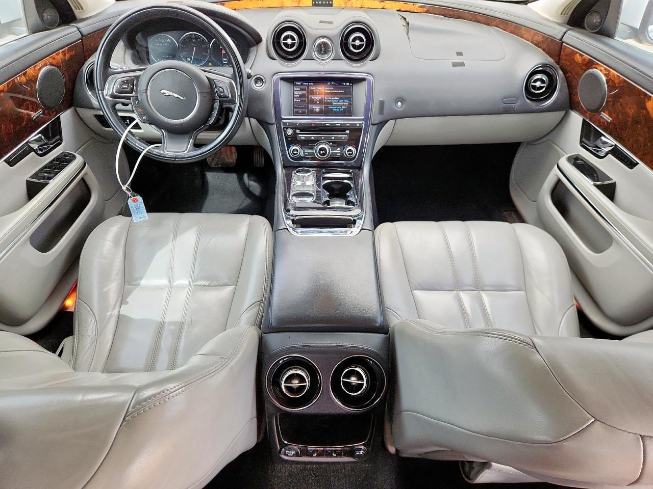 2013 Jaguar Xj White vin: SAJWA1C7XD8V57304