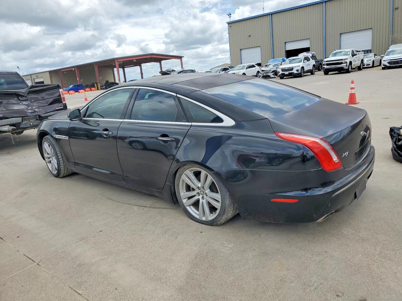 2011 Jaguar Xj Черный vin: SAJWA1CB3BLV07424