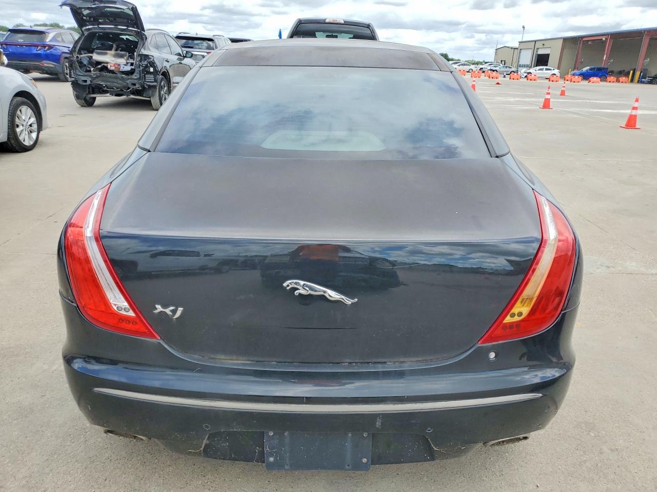 2011 Jaguar Xj Черный vin: SAJWA1CB3BLV07424