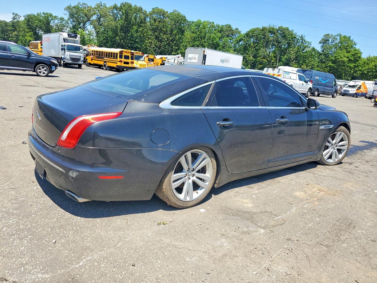 2011 Jaguar Xj Blue vin: SAJWA1CB3BLV08217