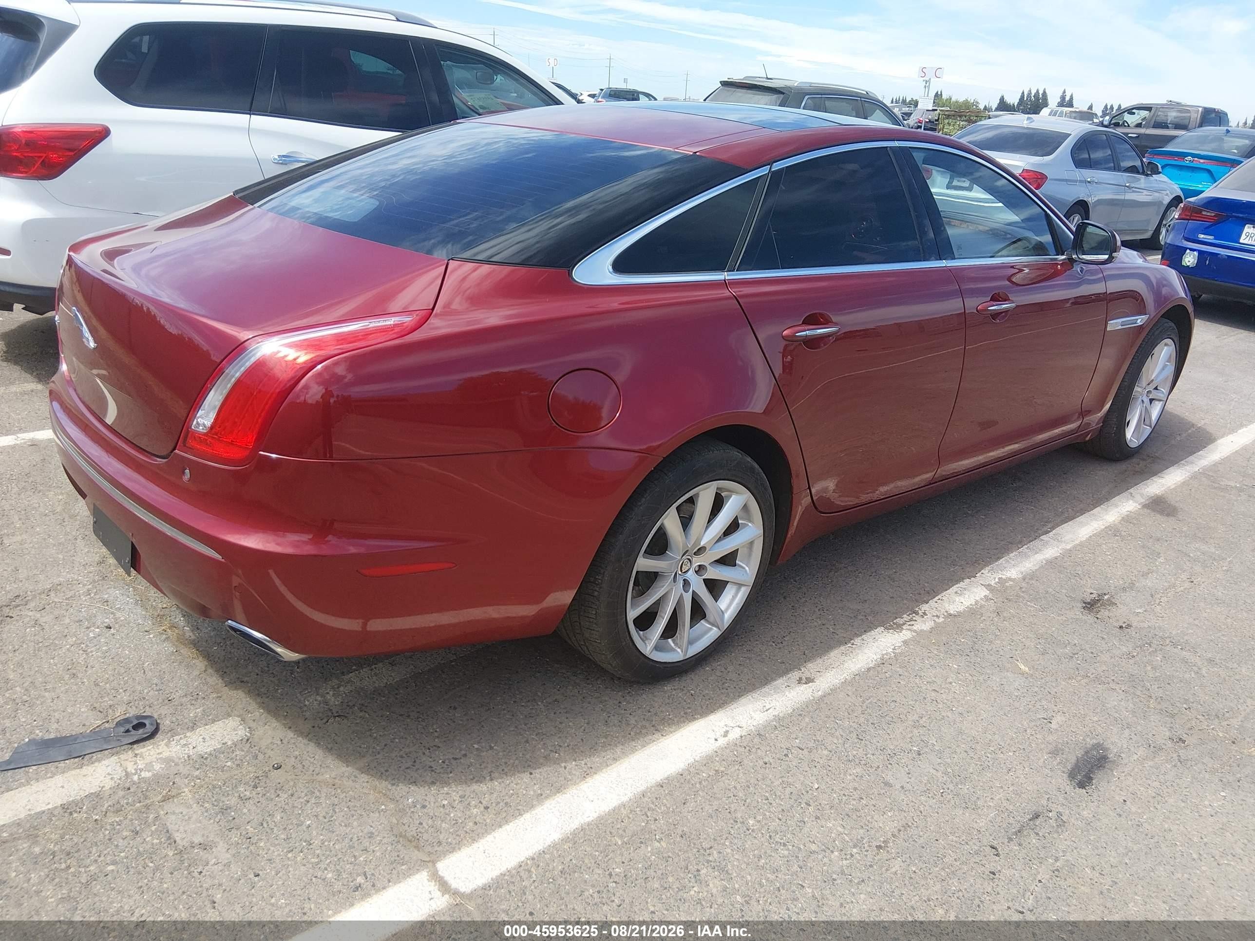 2011 Jaguar Xj   Red vin: SAJWA1CB3BLV16950
